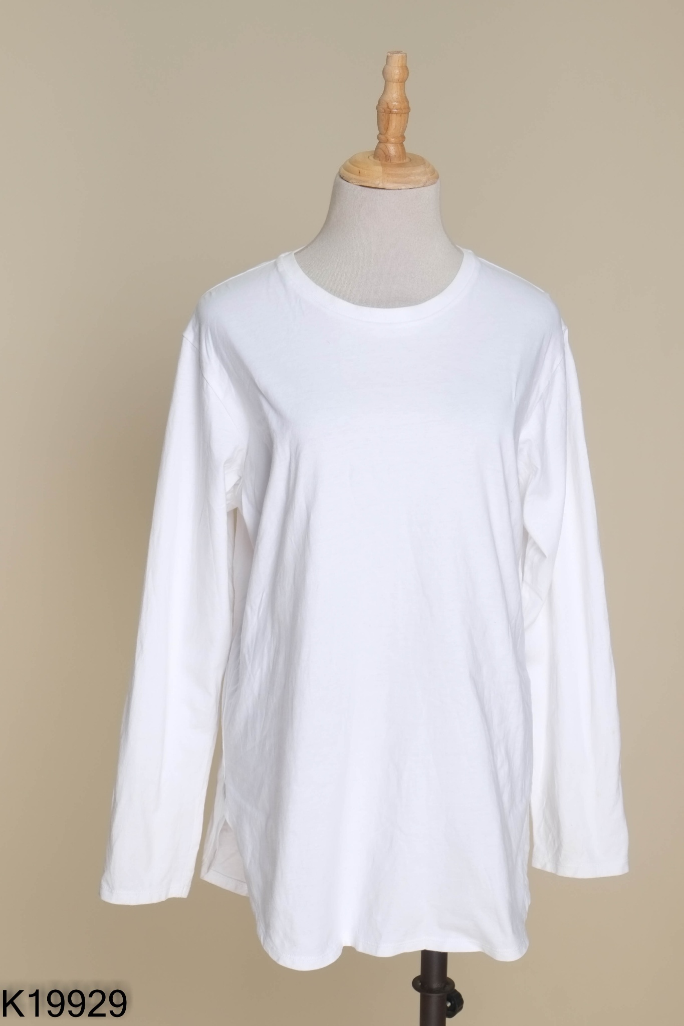 Áo UNIQLO trắng dài tay