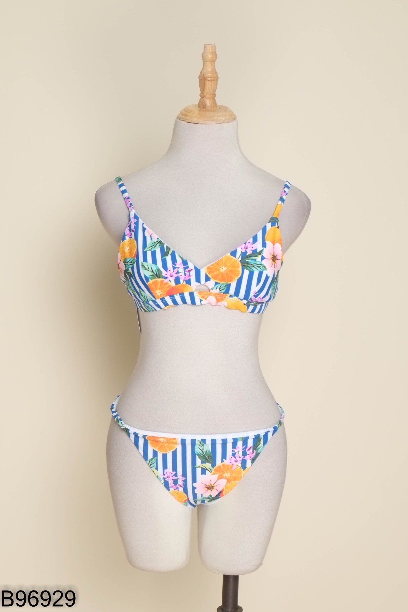 Set Bikini 2 mảnh xanh họa tiết summer