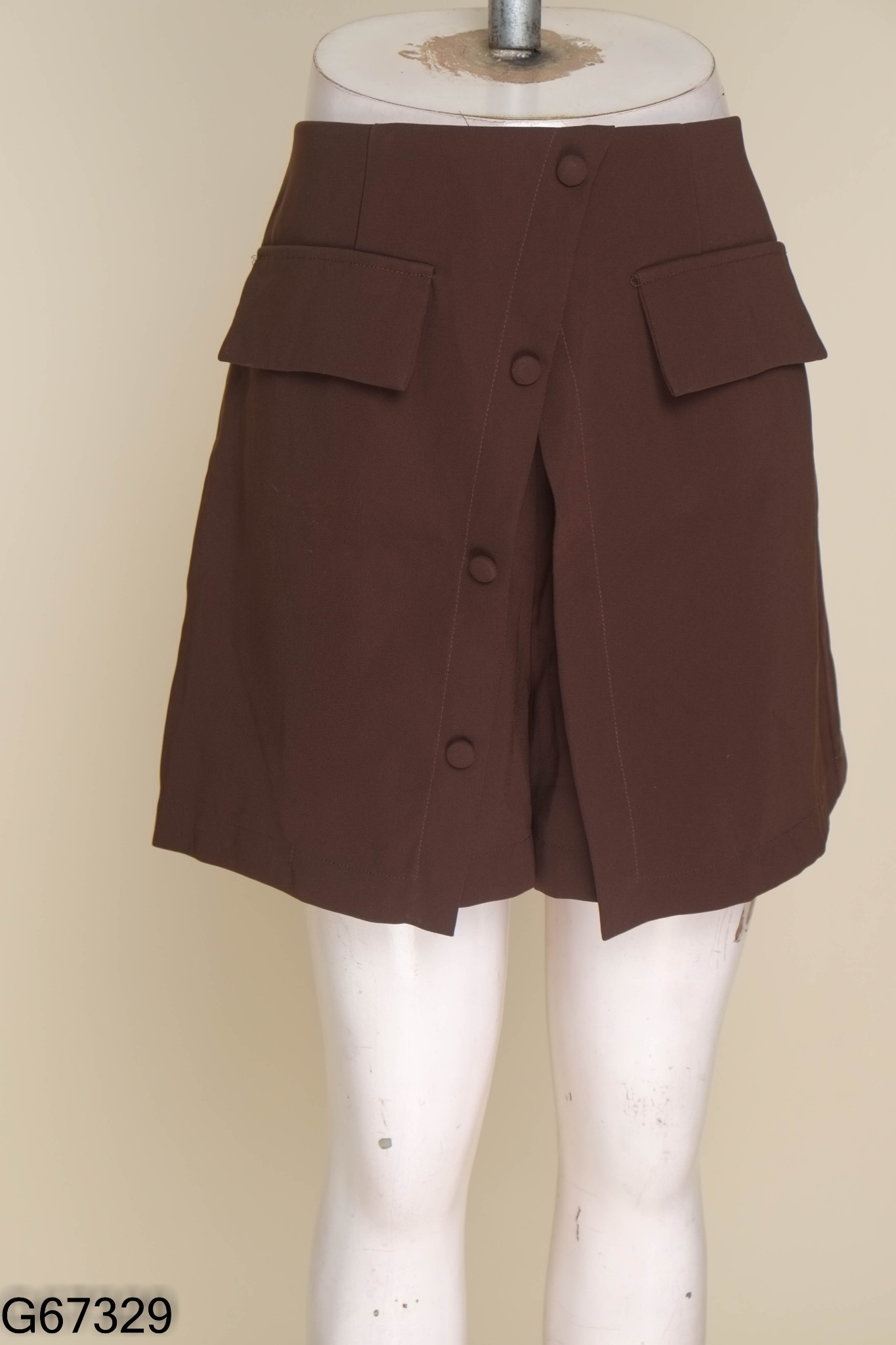 Quần short nâu trơn