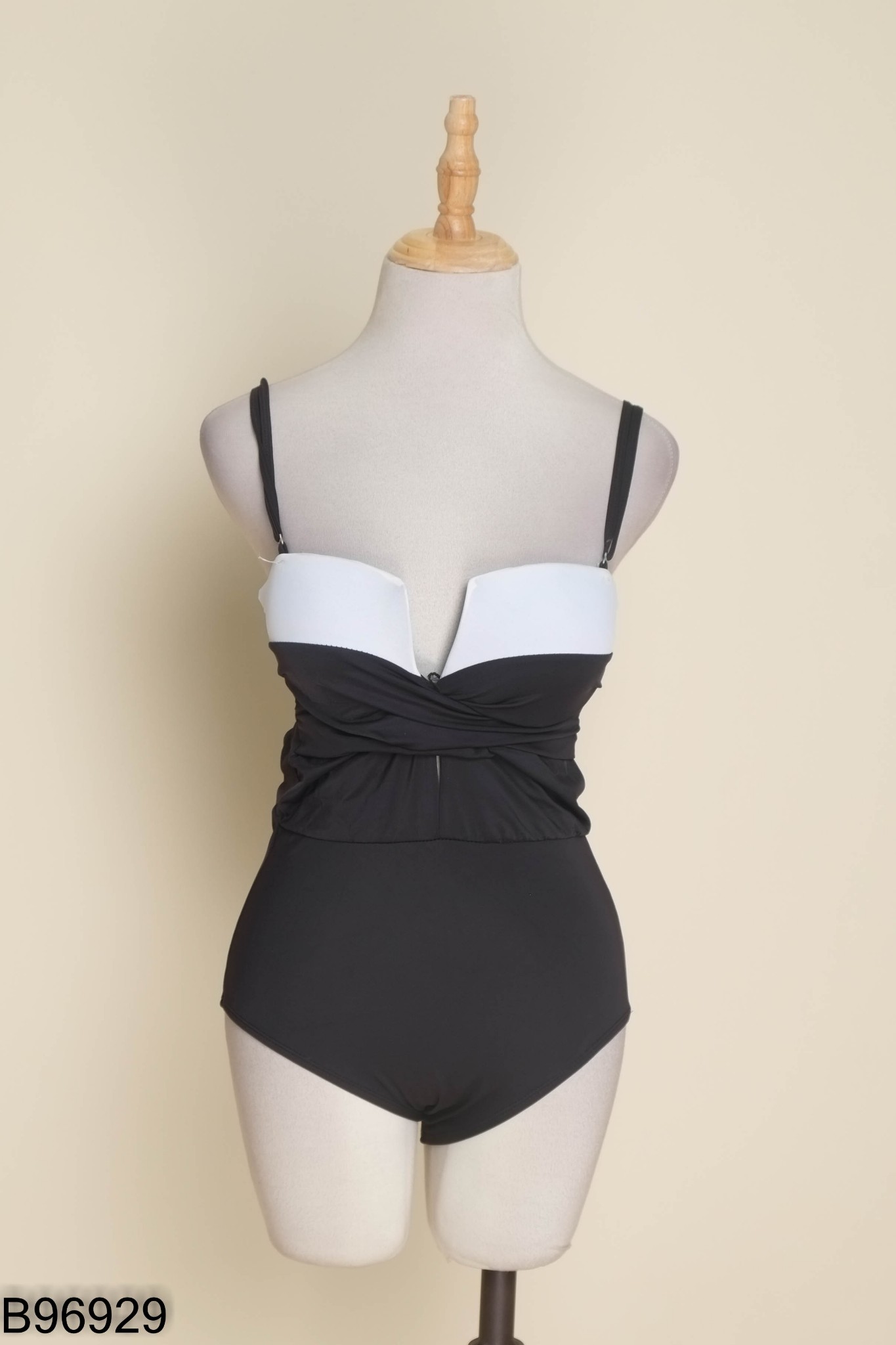 Bikini 1 mảnh hai dây đen phối trắng