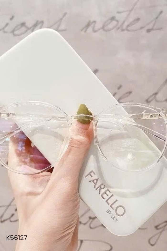 Kính gọng trắng trong mắt tròn