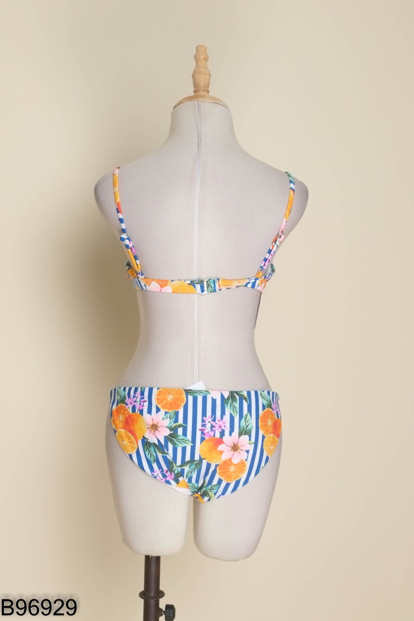 Set Bikini 2 mảnh xanh họa tiết summer