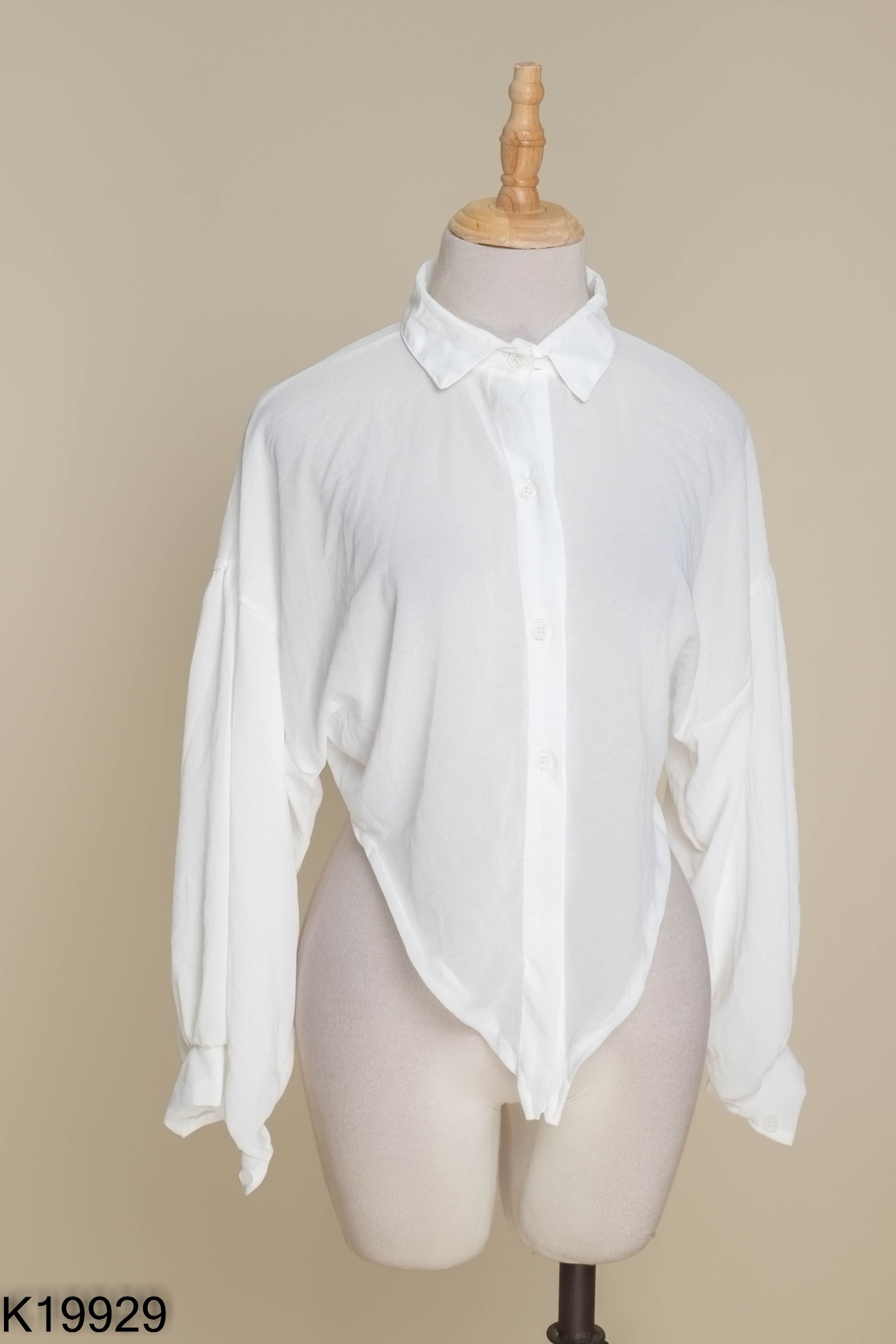Áo croptop trắng dài tay