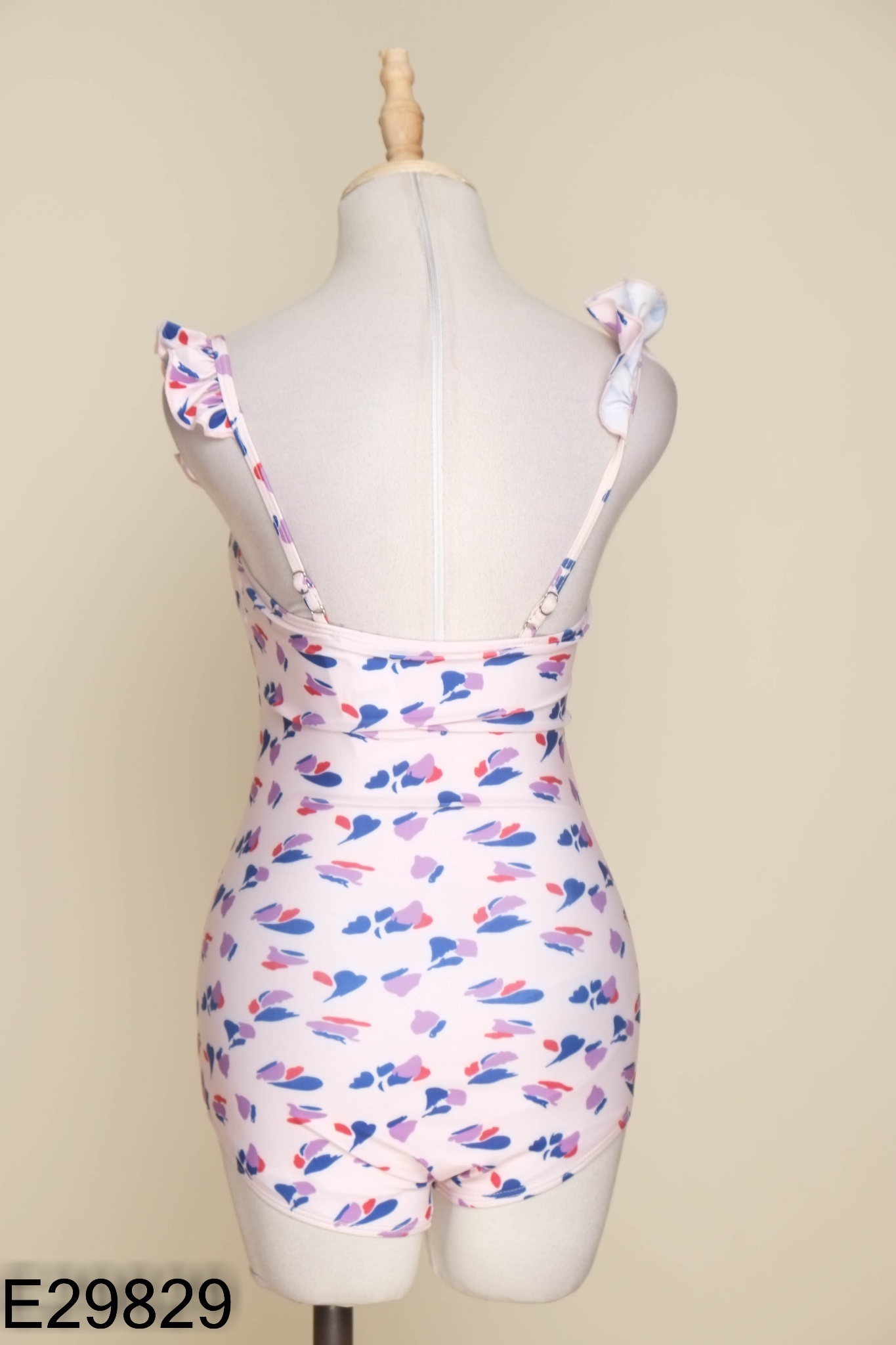 Bikini hồng hoạ tiết xoắn ngực