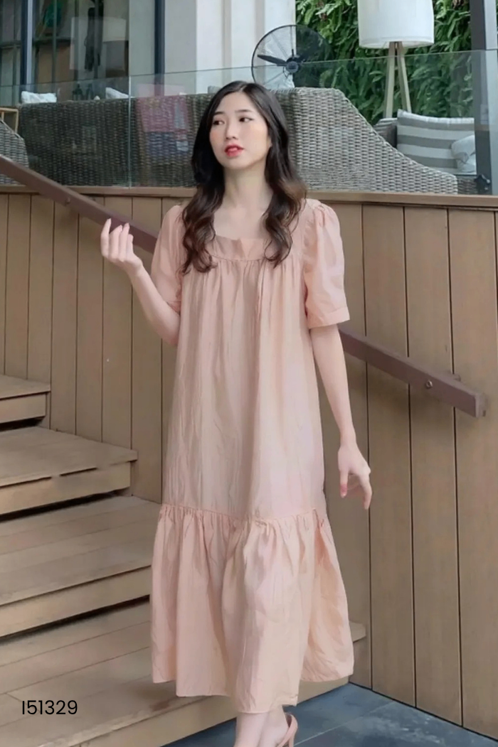 Váy đũi be cổ vuông