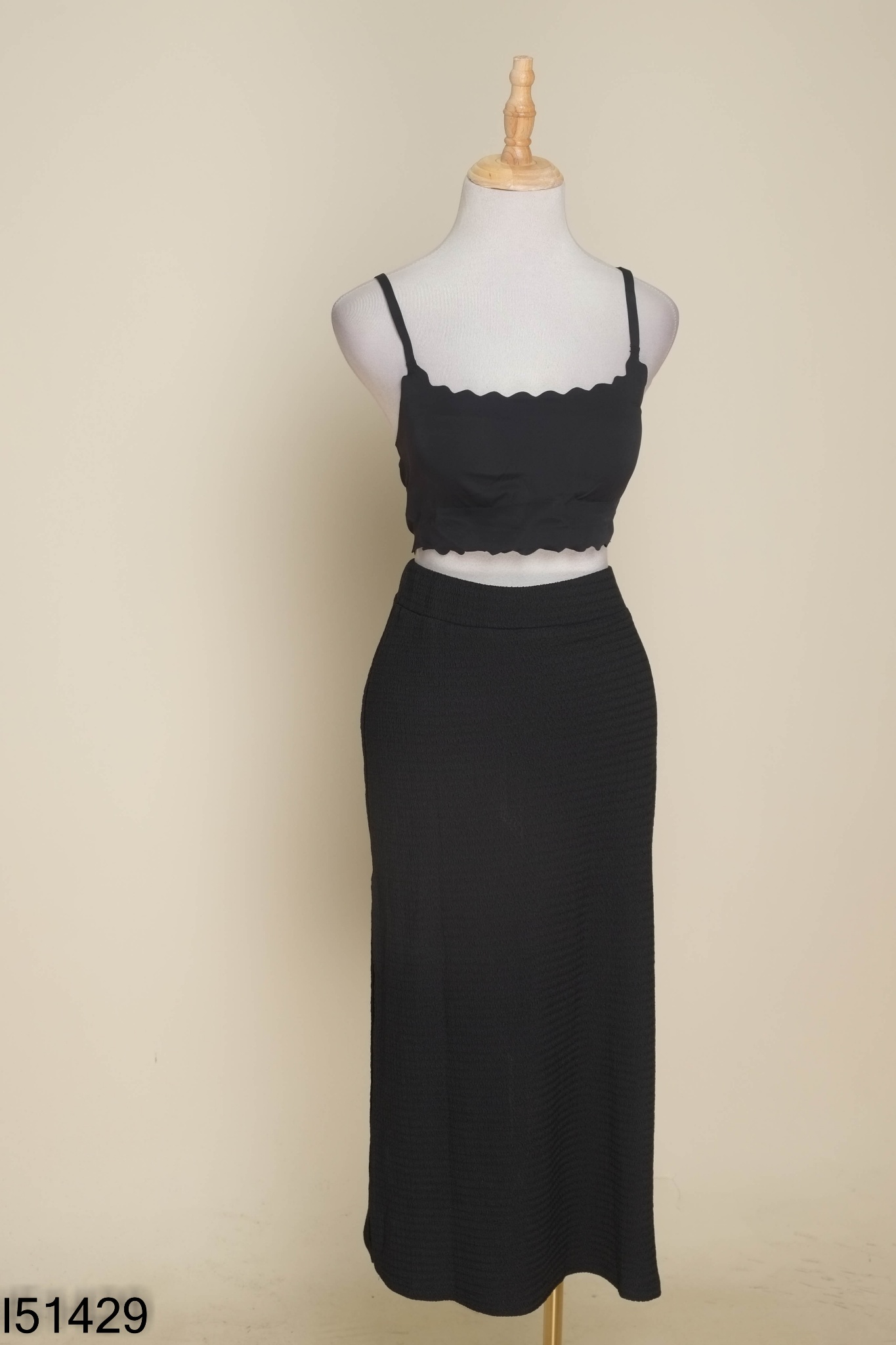 SET SHEIN Áo đen hai dây + chân váy
