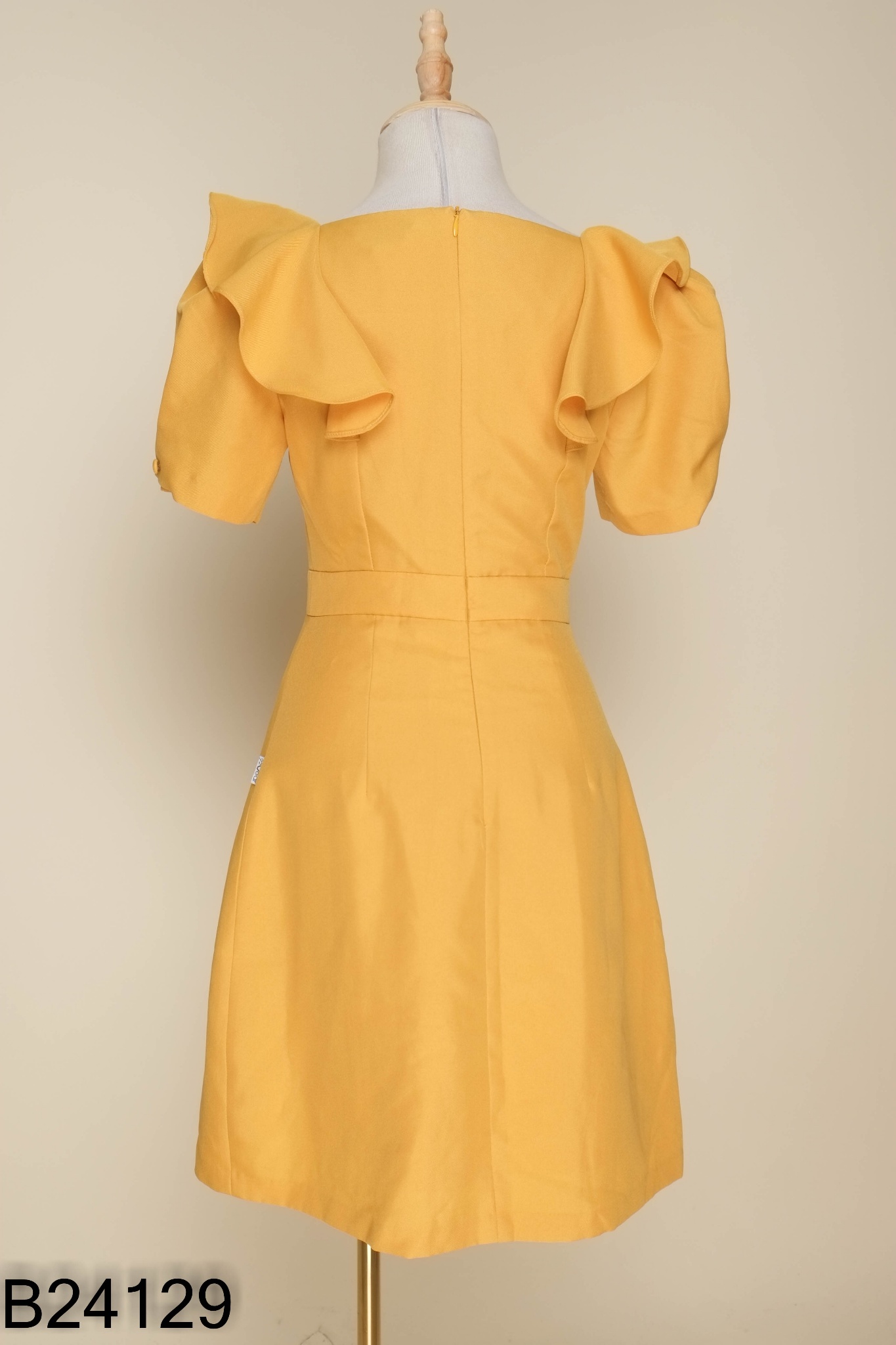 Váy vàng 92 WEAR phối bèo