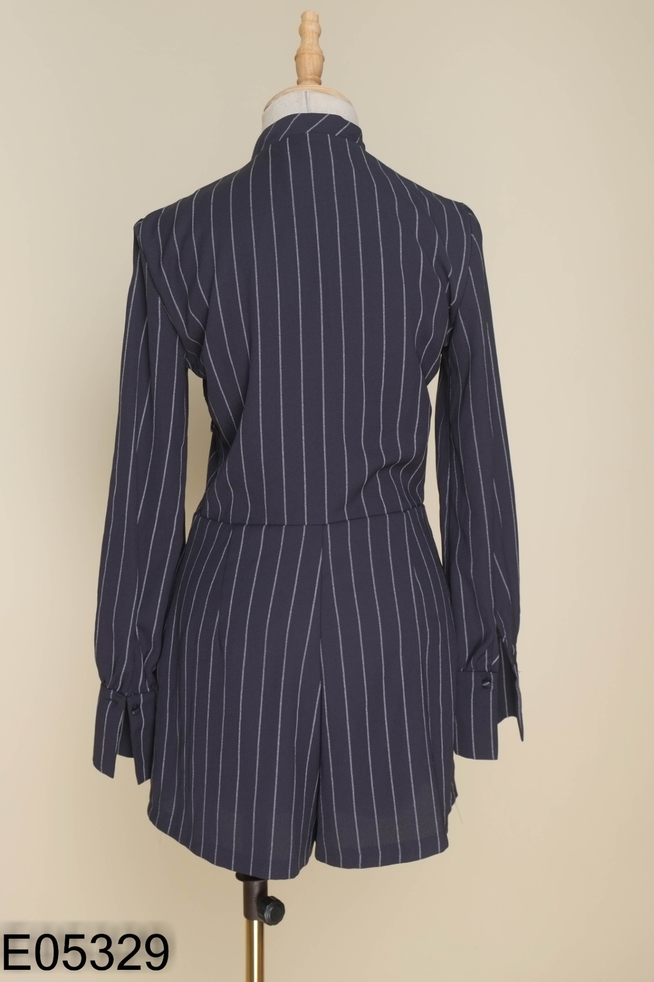 Jumpsuits đen MANGO sọc phối cúc (cắt tag)