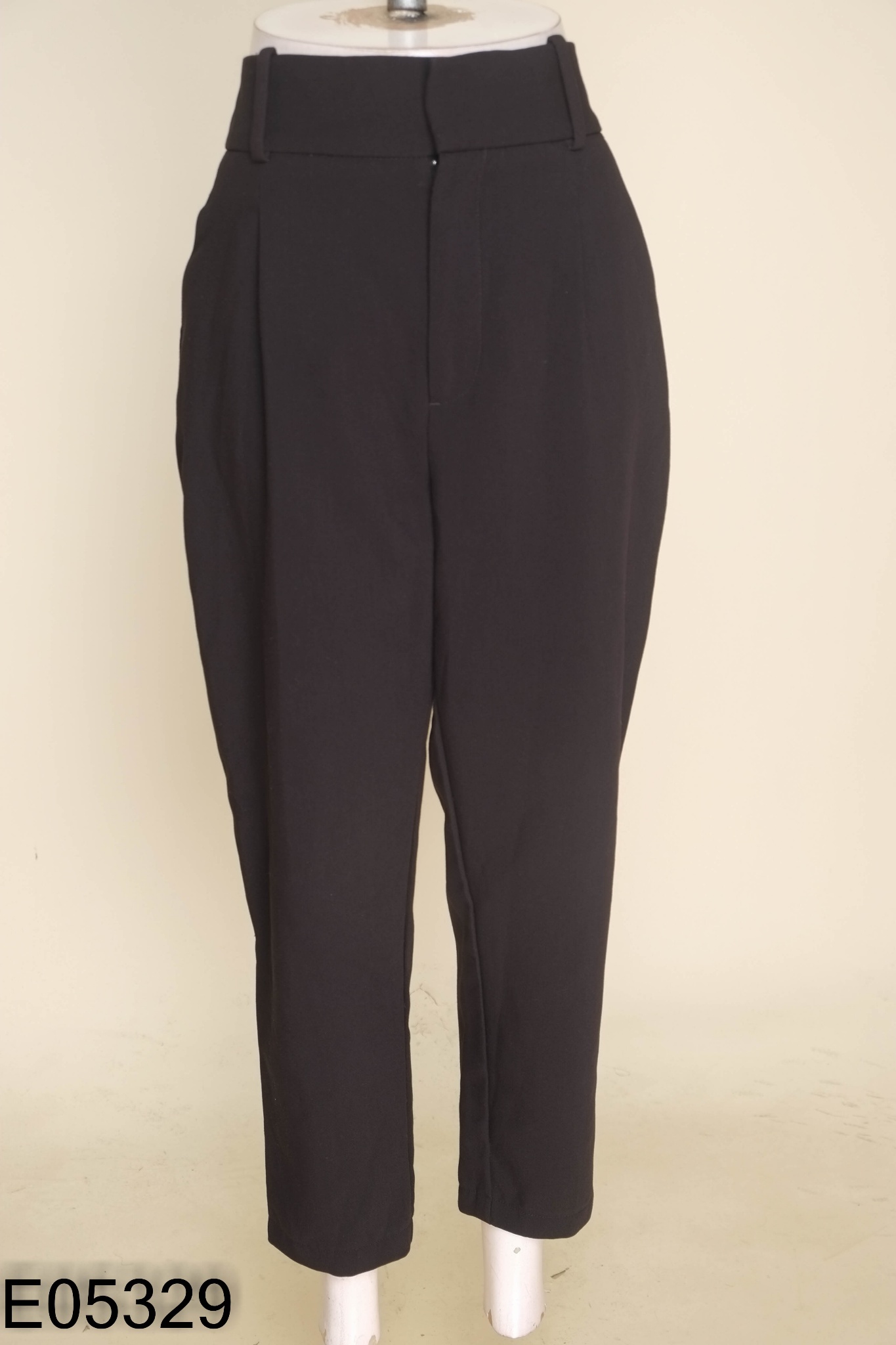 Quần đen trơn (ZARA cắt tag)