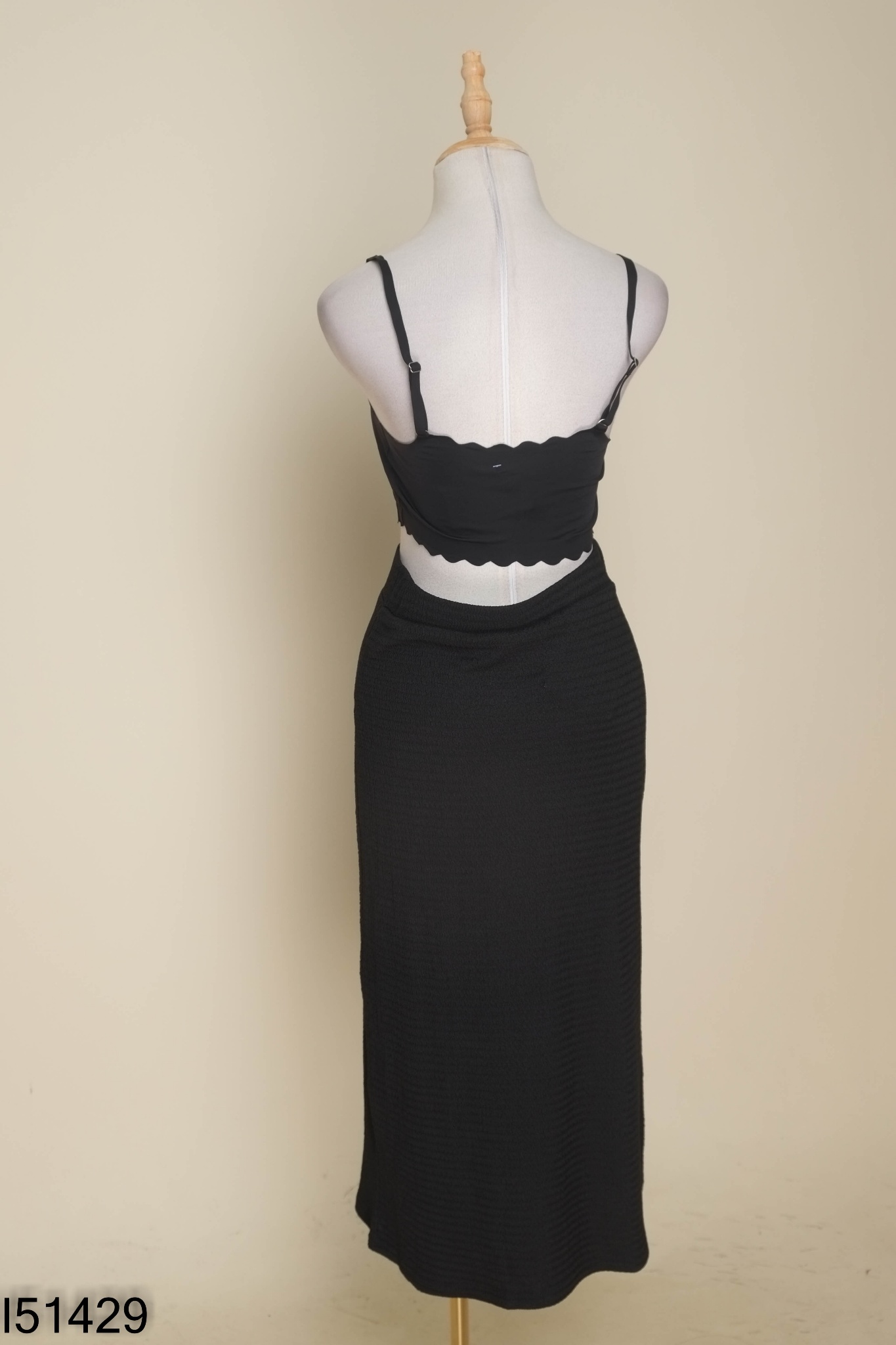SET SHEIN Áo đen hai dây + chân váy