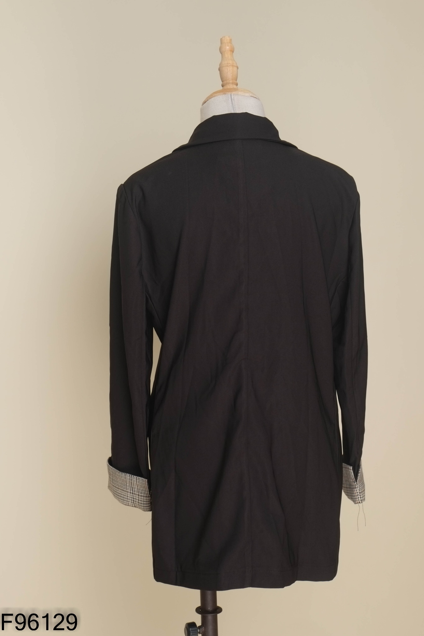 NEWTAG Áo blazer đen tay kẻ