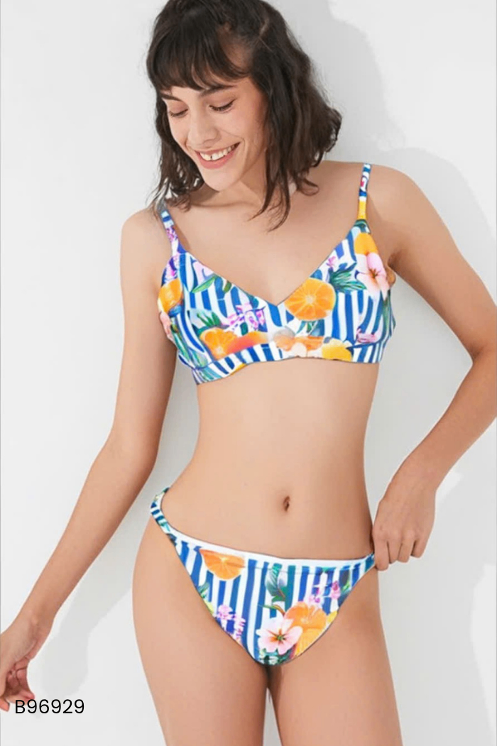 Set Bikini 2 mảnh xanh họa tiết summer