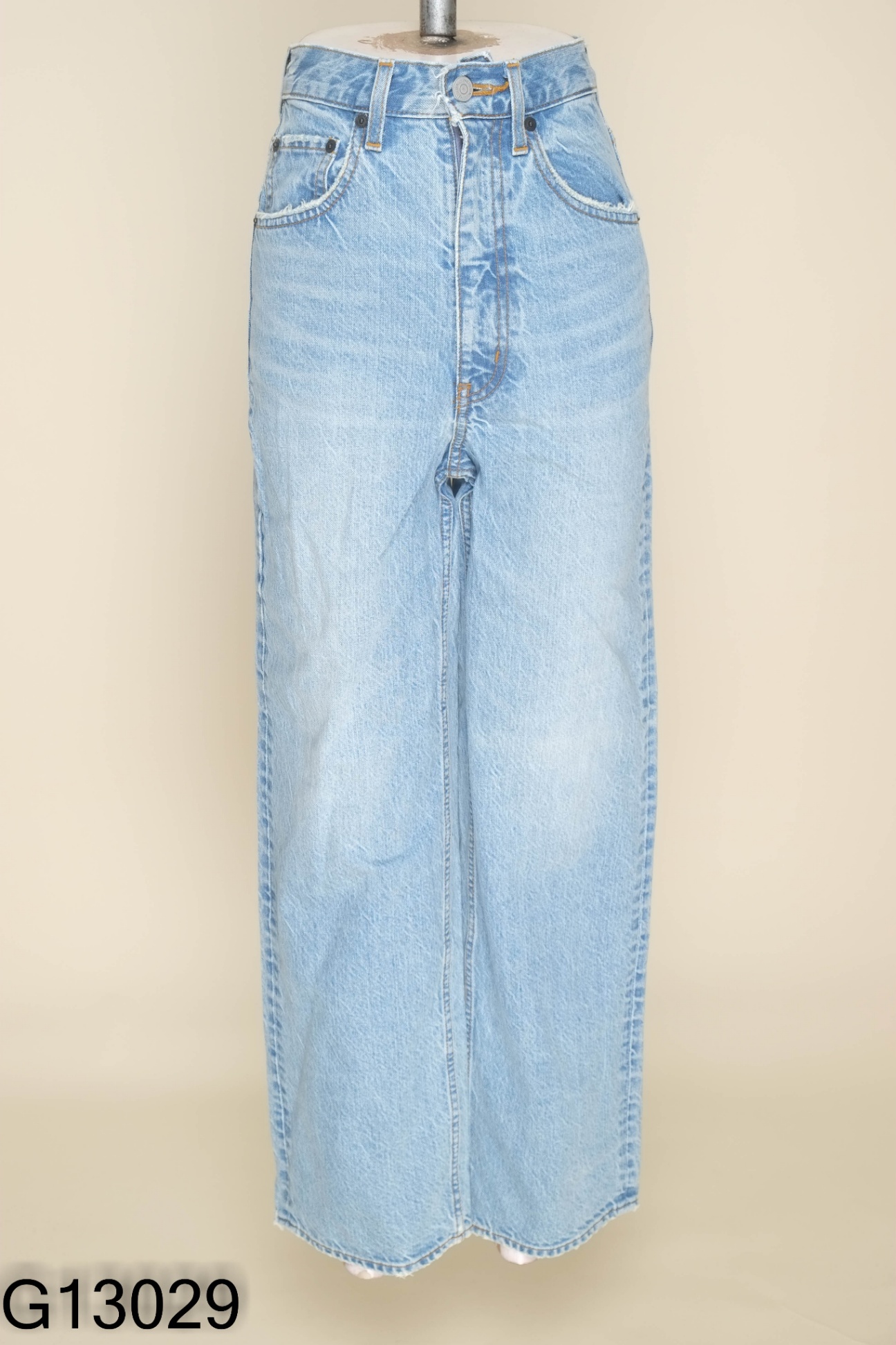 Quần jeans xanh trơn