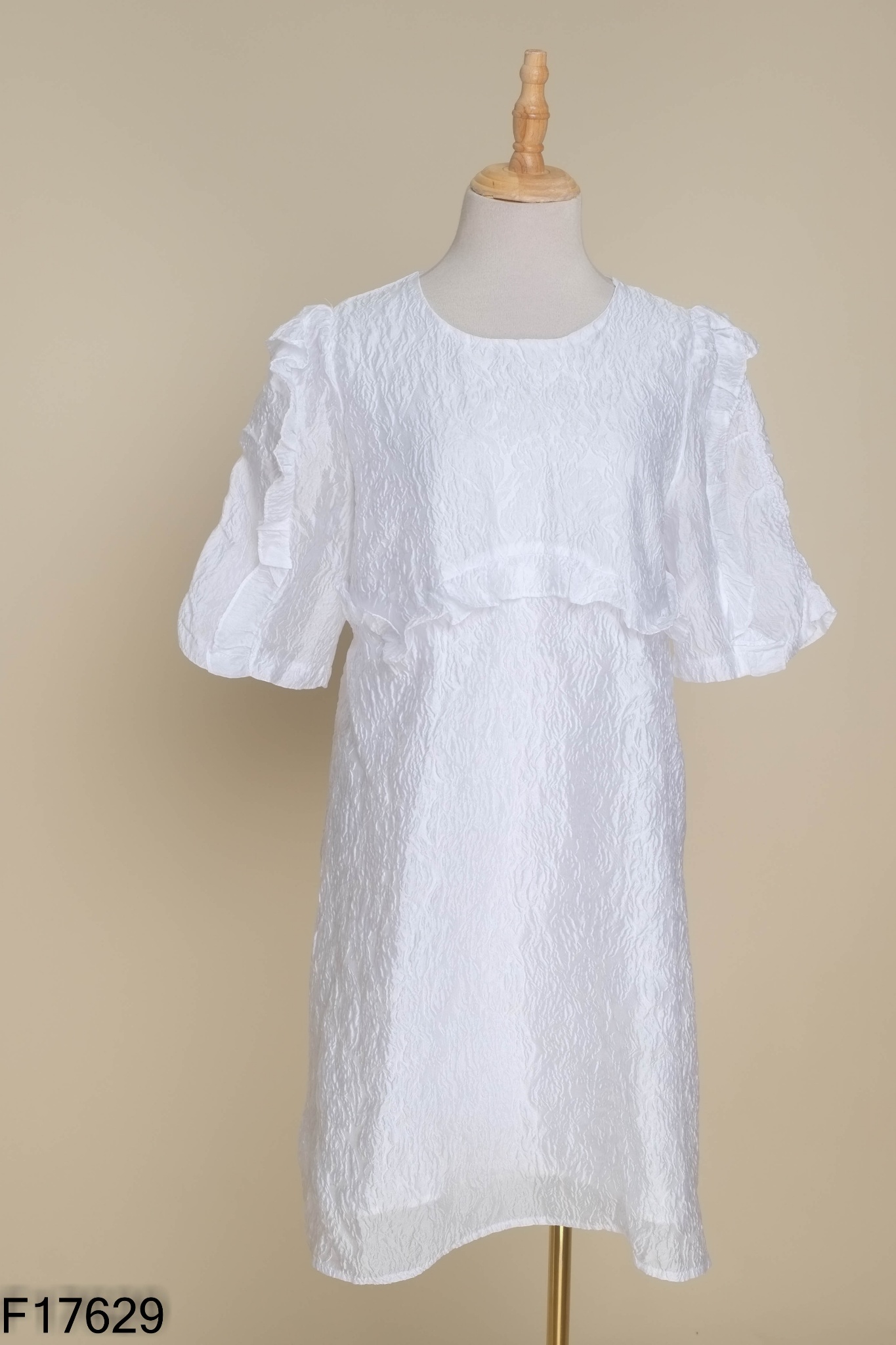 Váy trắng vân viền bèo