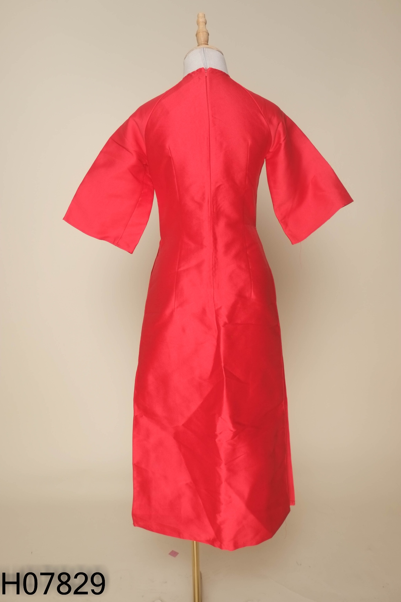 Áo dài đỏ phối hoa