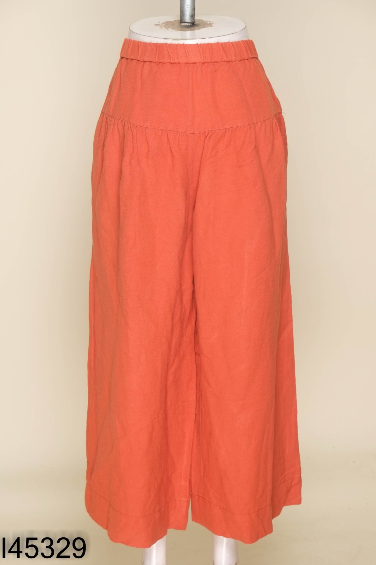 Quần cam ống rộng