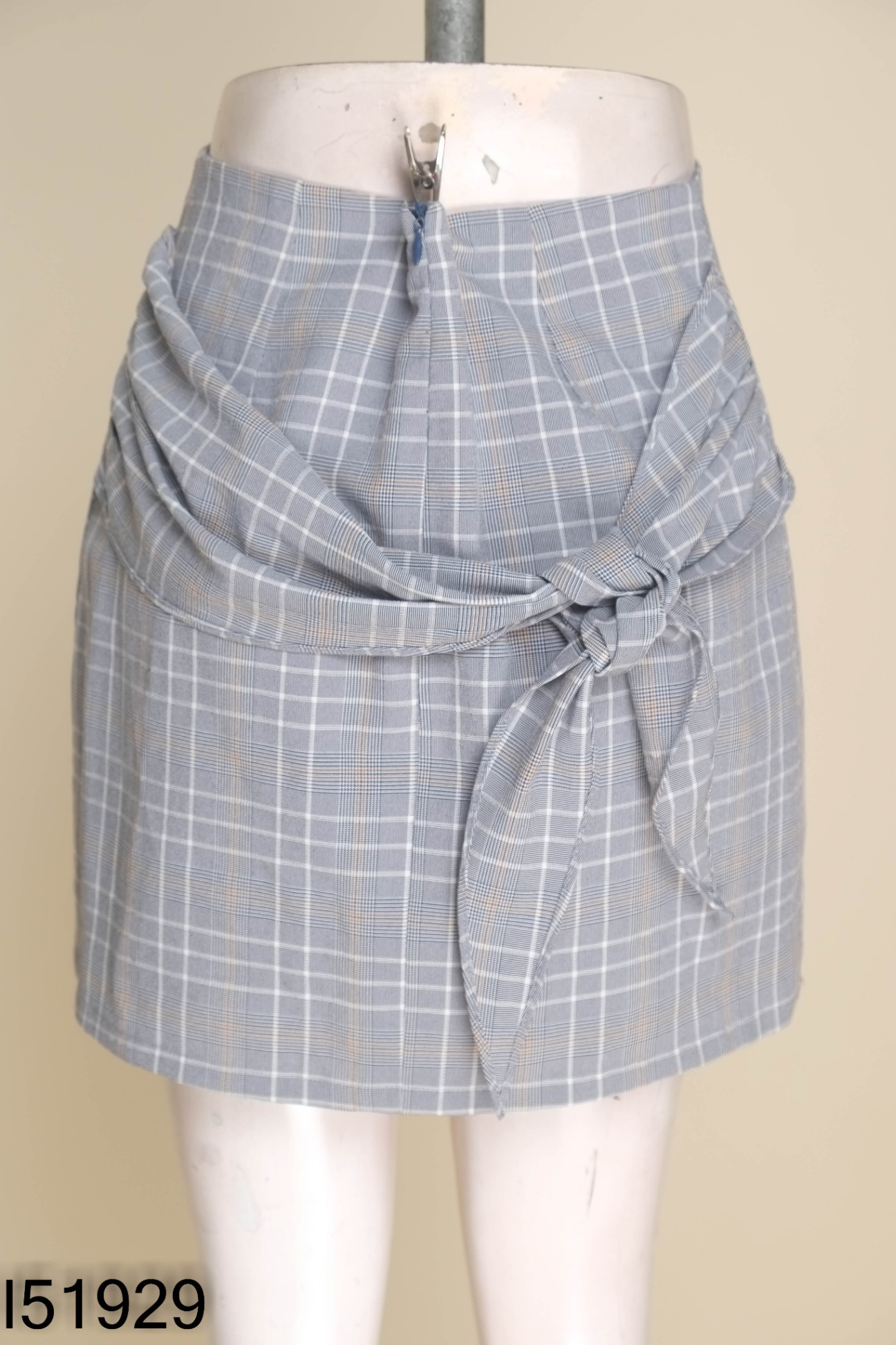Chân váy 92WEAR xám kẻ trắng