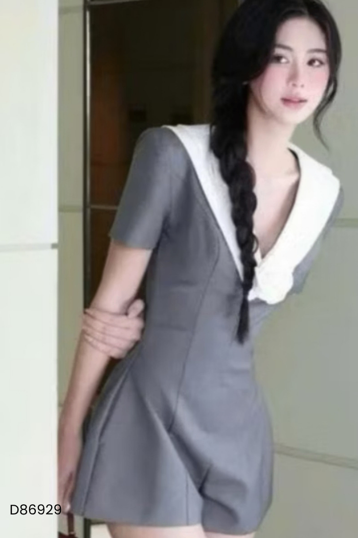 Jumpsuit xám cổ trắng