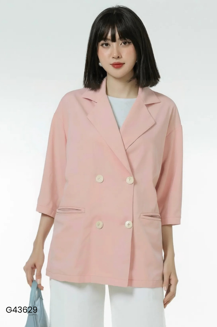 Blazer hồng phối khuy be