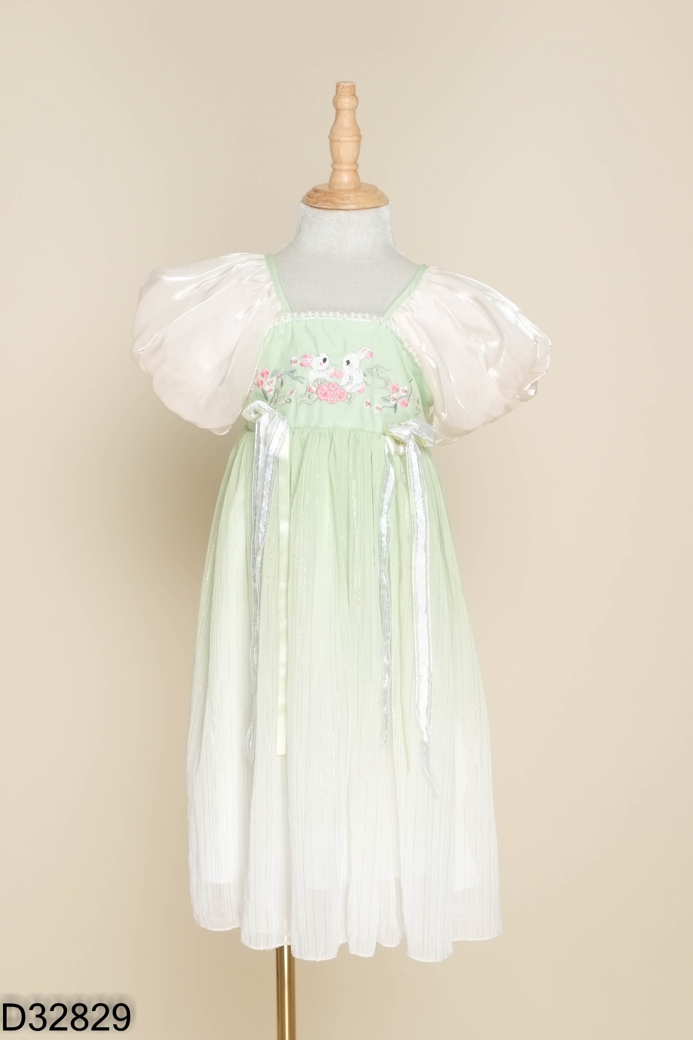 Váy xanh thêu họa tiết phối tay be KIDS