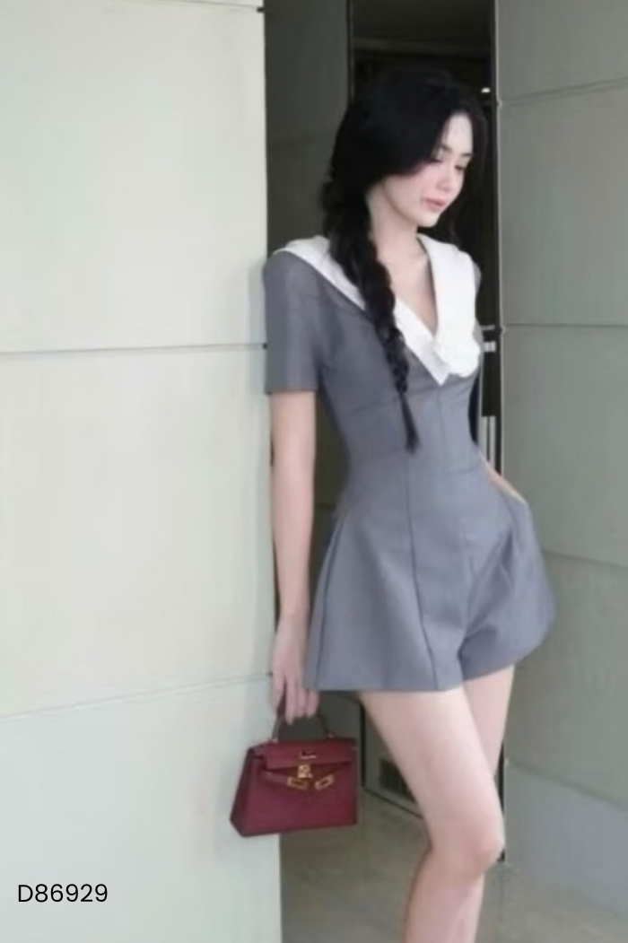Jumpsuit xám cổ trắng
