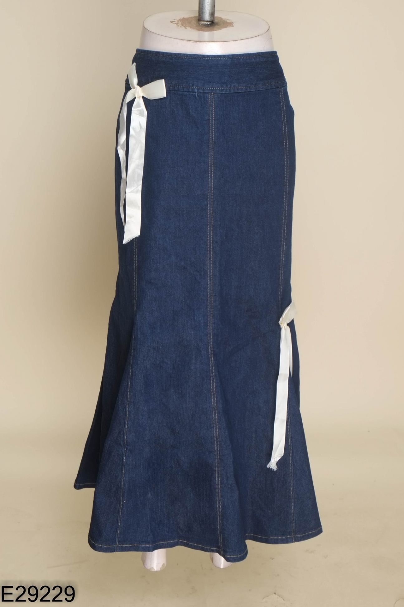 Chân váy GU jeans xanh phối nơ