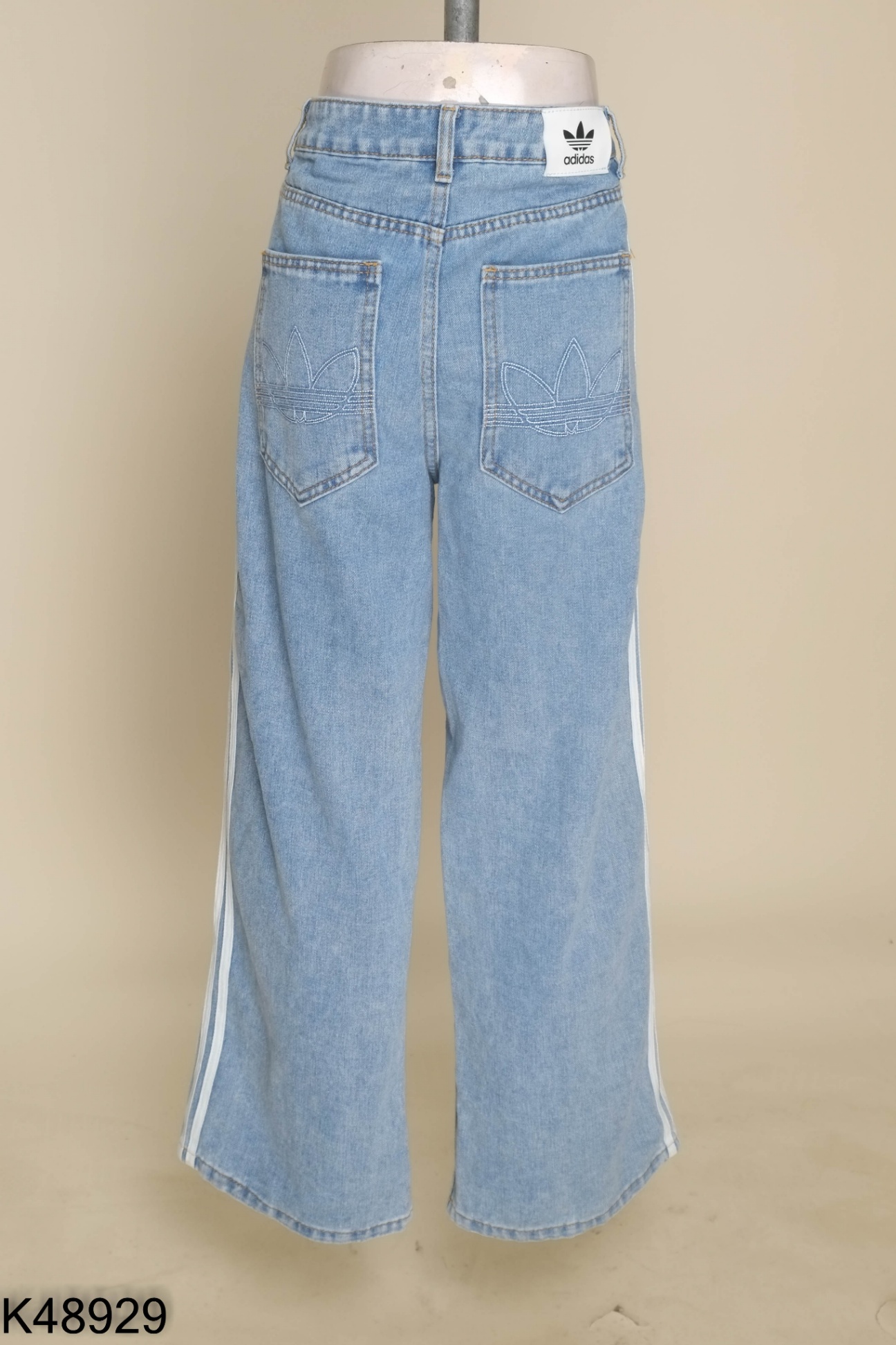Quần jeans xanh sọc trắng