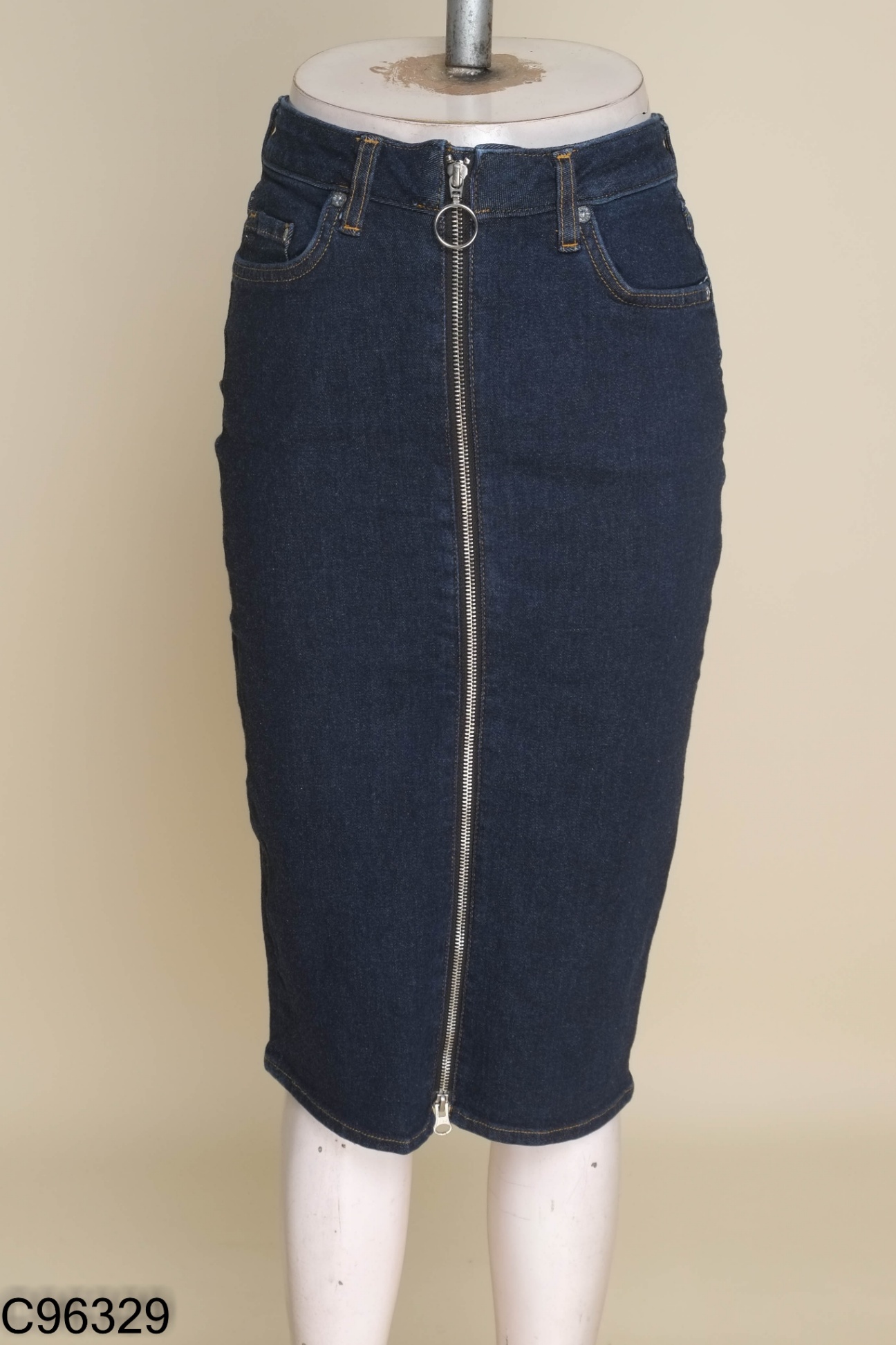 Chân váy jeans HM xanh kéo khóa