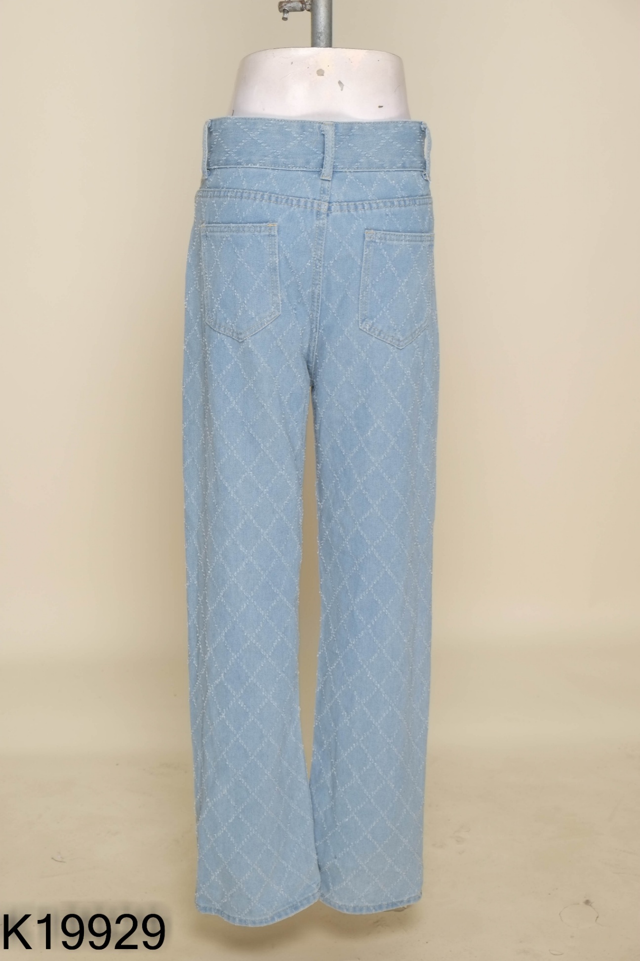 Quần jeans xanh ống rộng