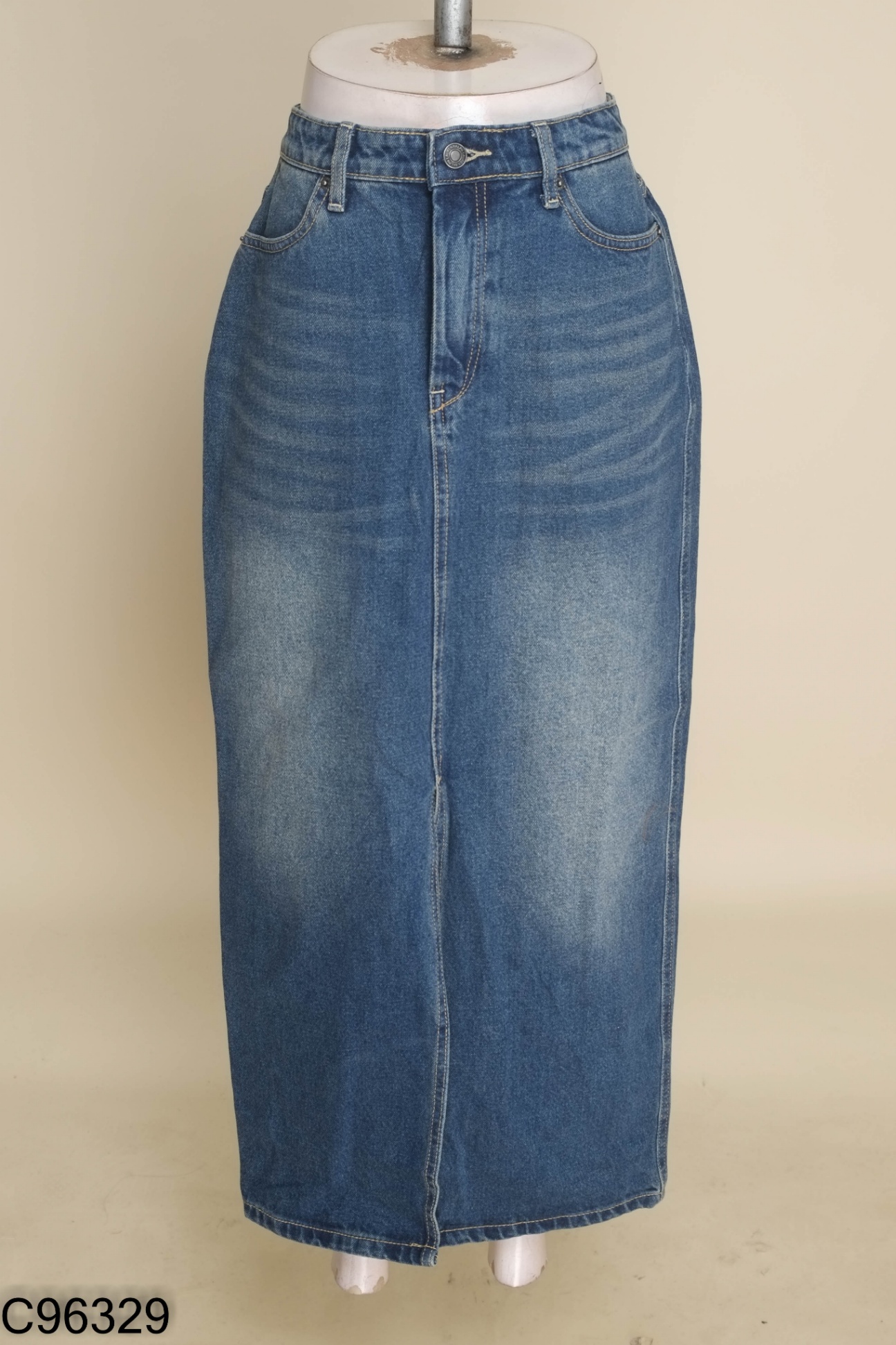 Chân váy jeans xanh dài xẻ