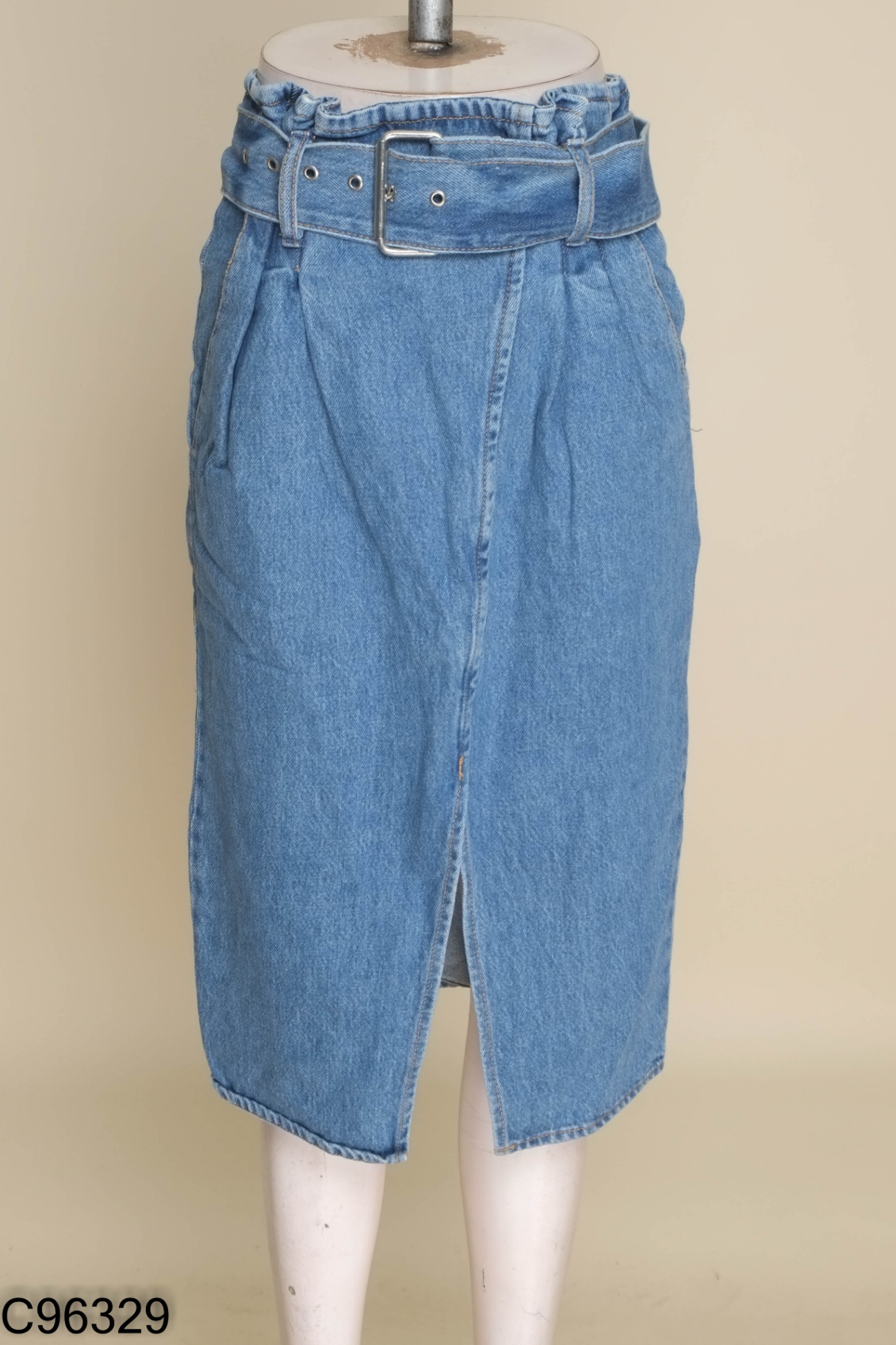 Chân váy jeans BERSHKA xanh kèm đai