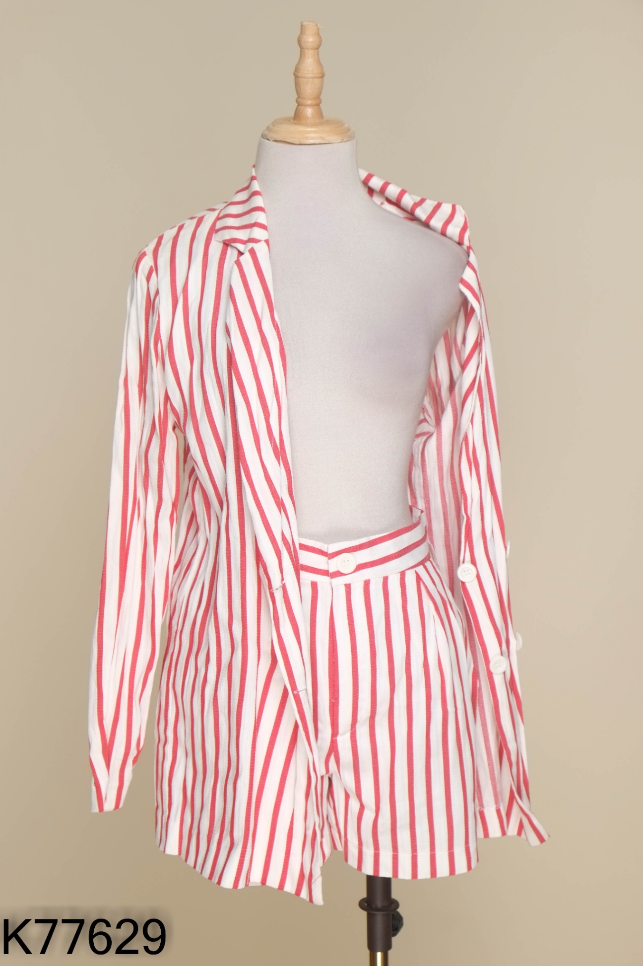 SET CECI CELA Blazer be kẻ đỏ + quần short