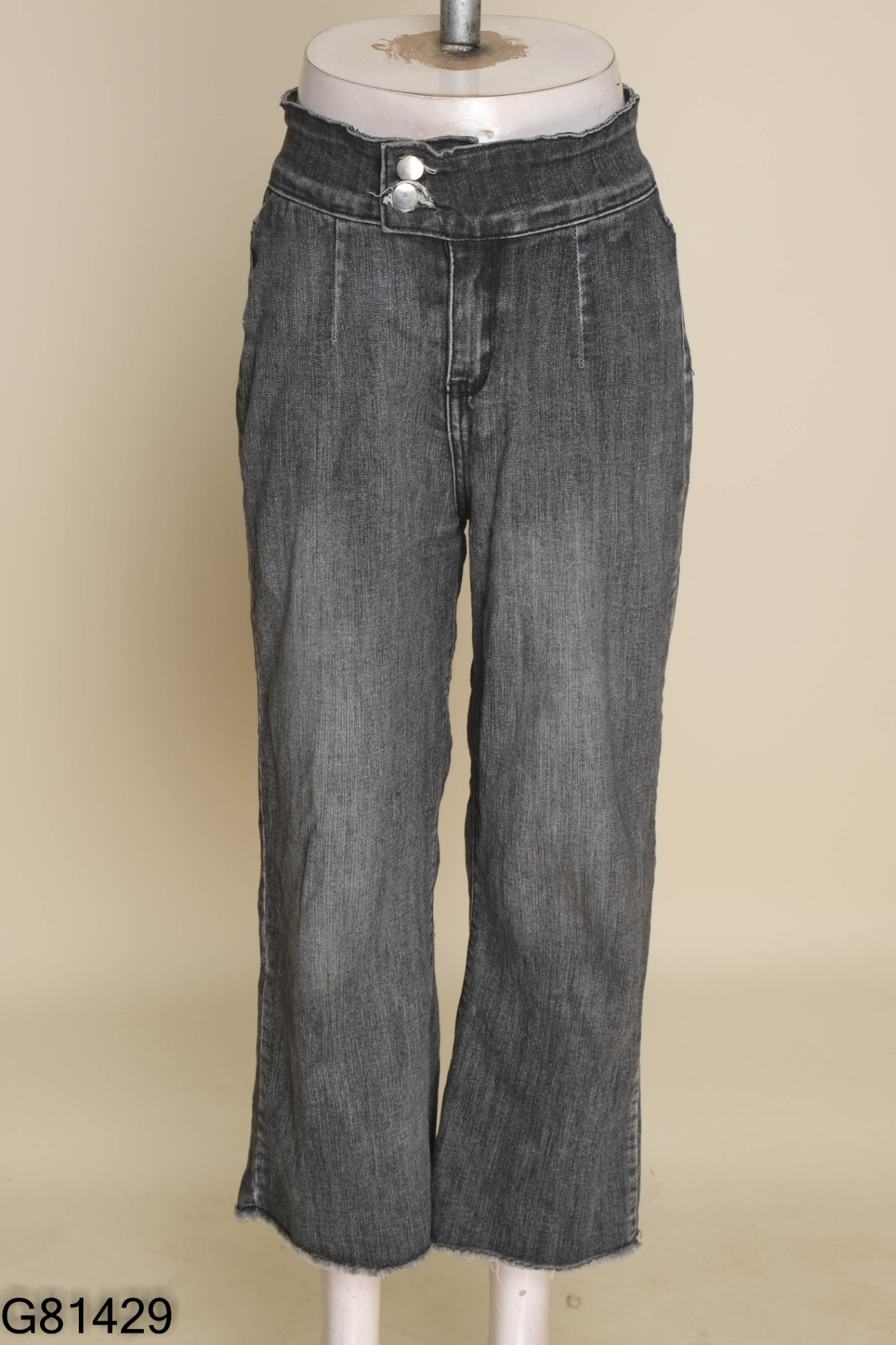 Quần jeans xám nhạt