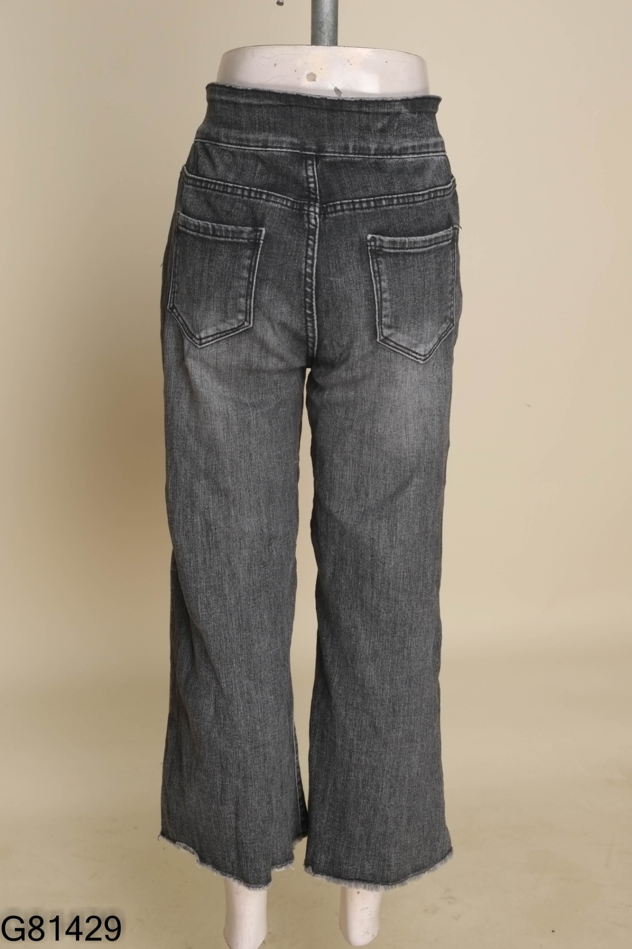 Quần jeans xám nhạt