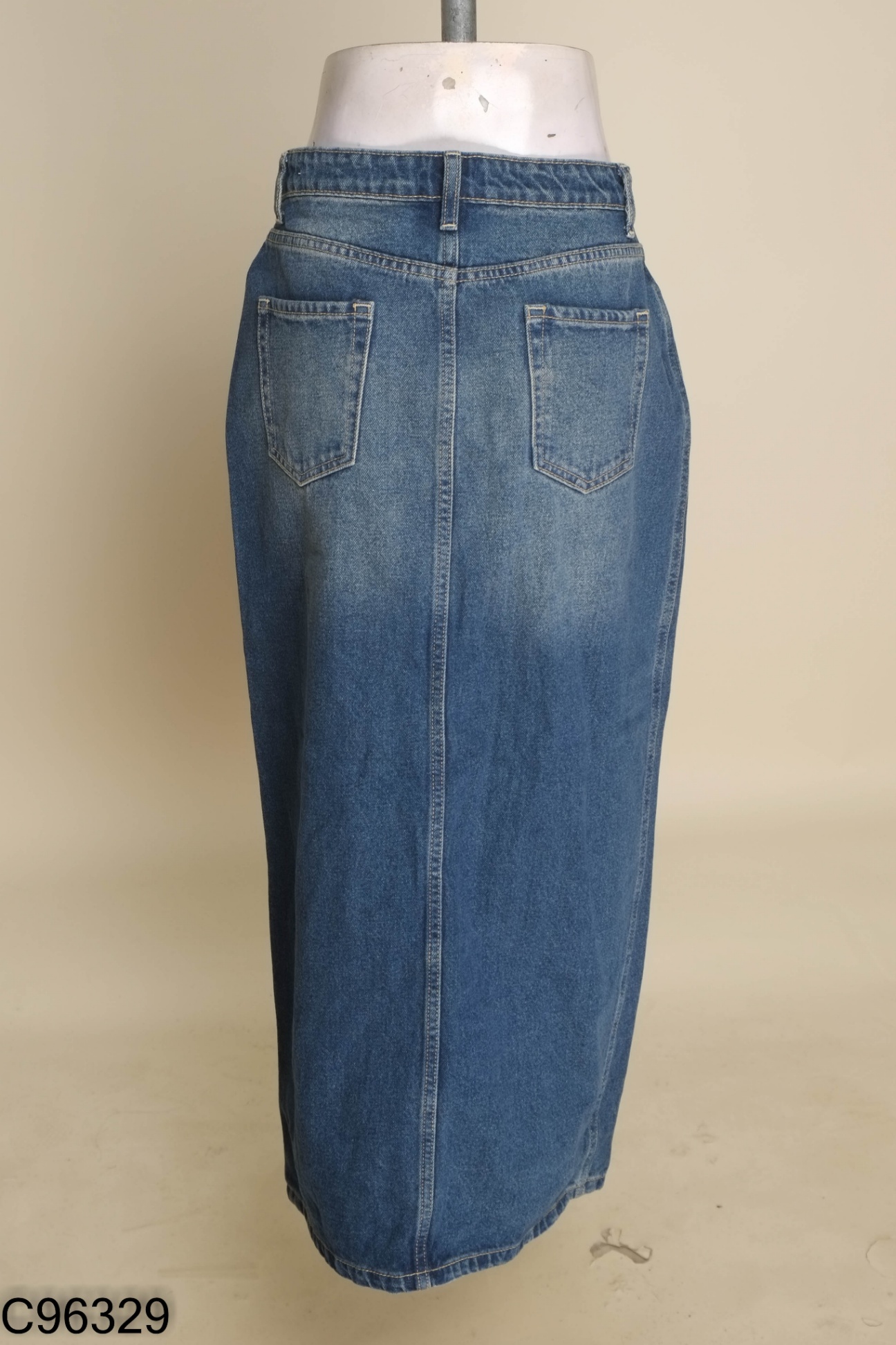 Chân váy jeans xanh dài xẻ