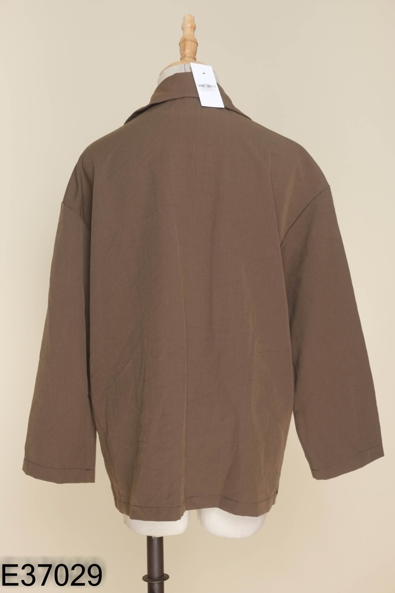 Blazer nâu trơn khuy đen