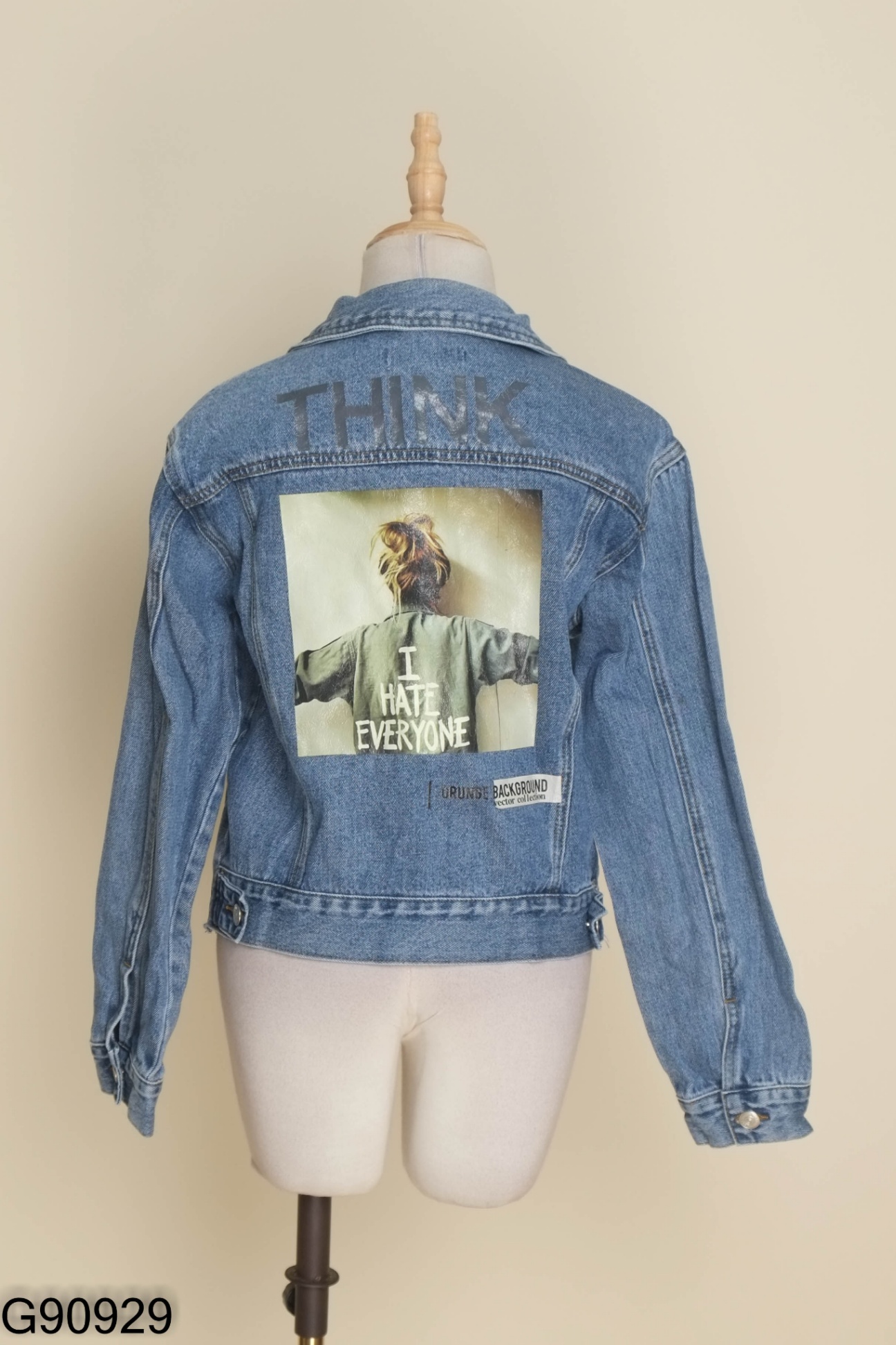 Áo khoác jeans xanh cắt gấu