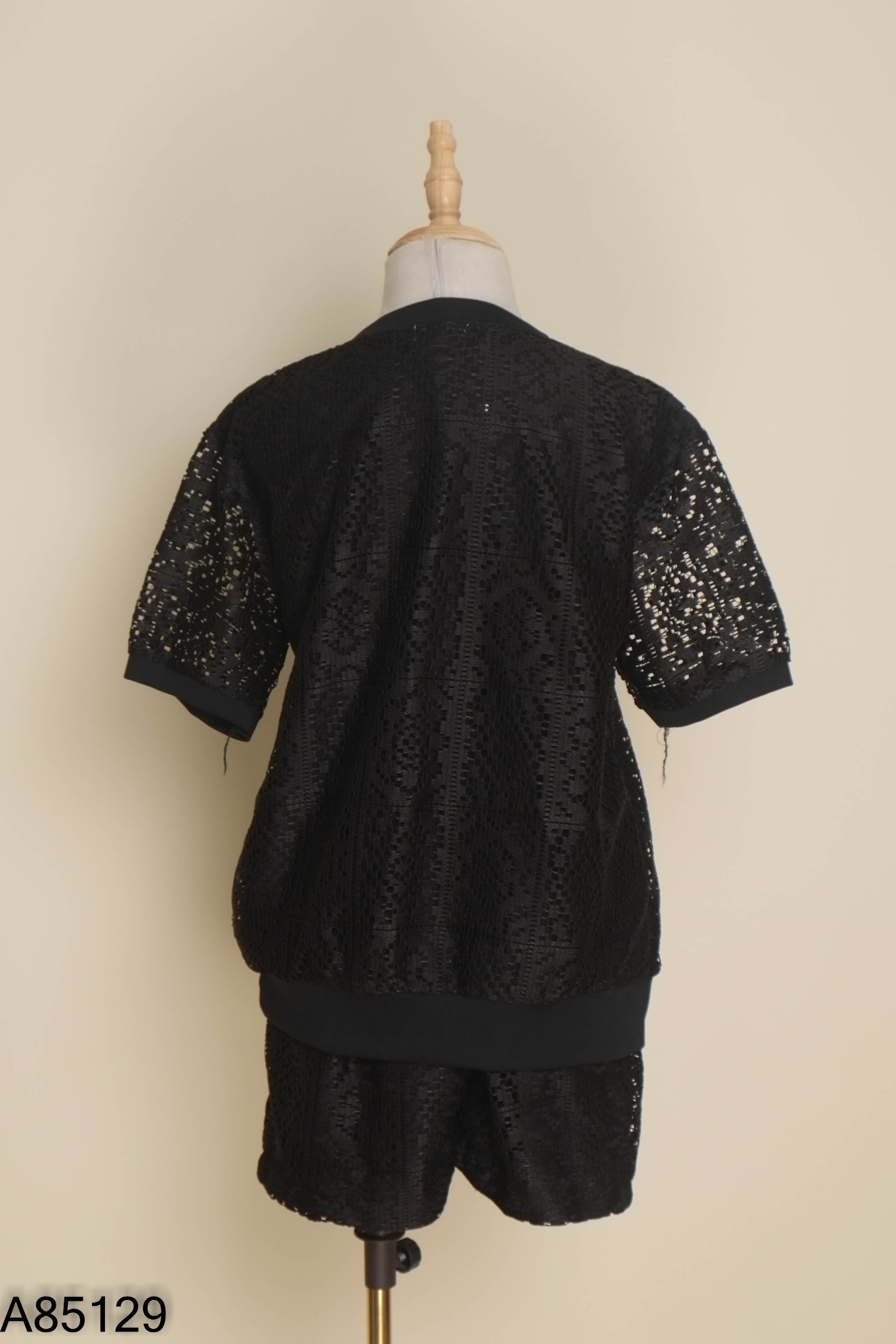 NEWTAG Set Áo ren đen + quần shorts