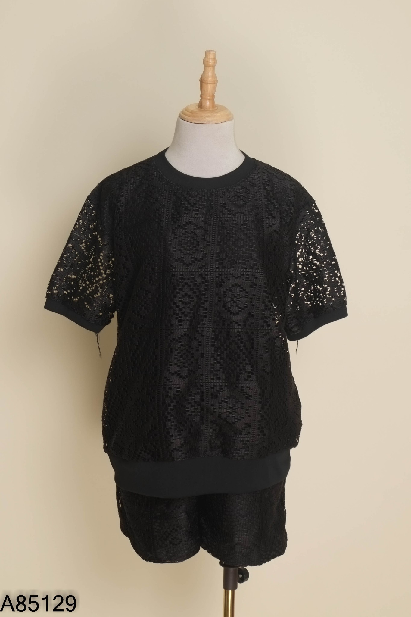 NEWTAG Set Áo ren đen + quần shorts