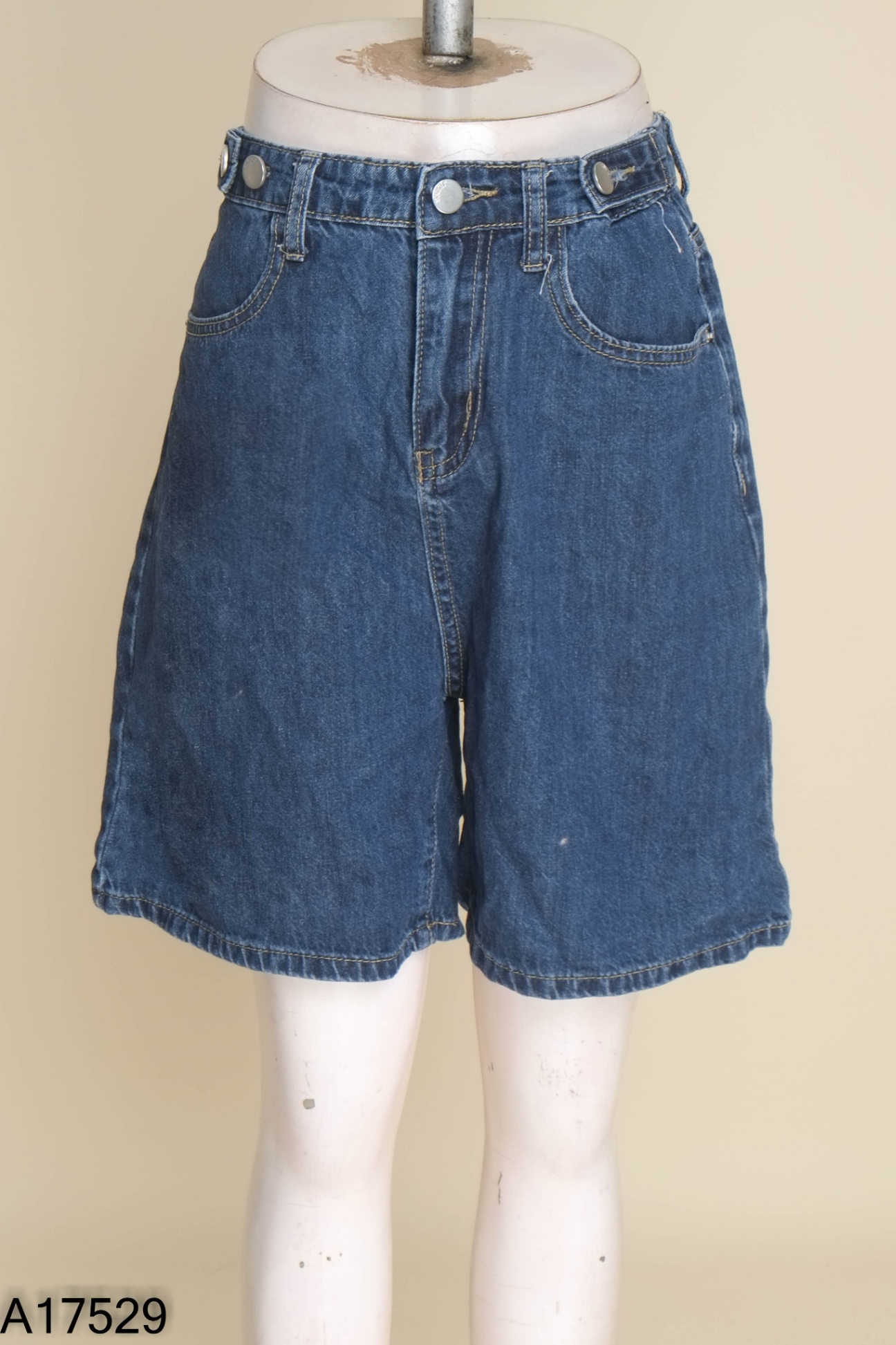 Quần jeans xanh lửng