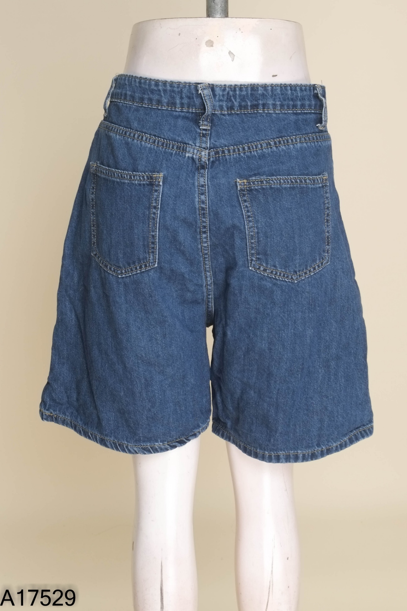 Quần jeans xanh lửng