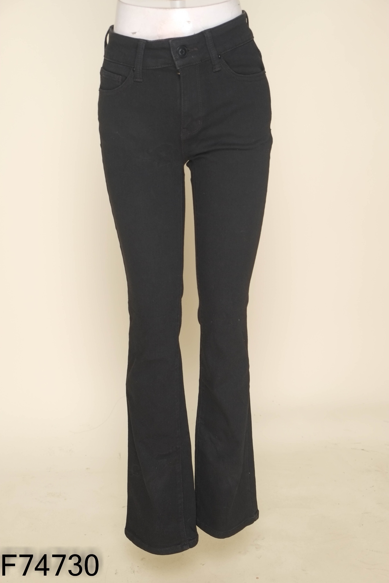 Quần jeans đen trơn