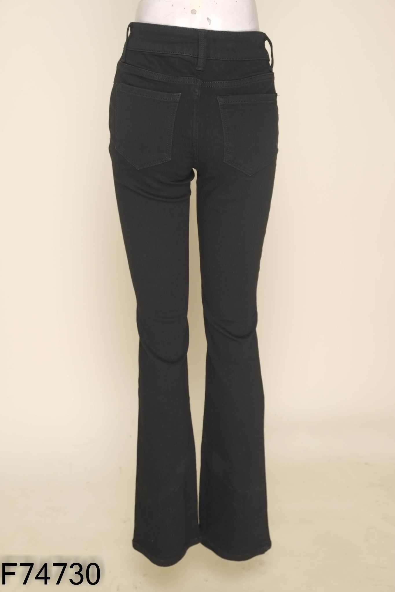 Quần jeans đen trơn