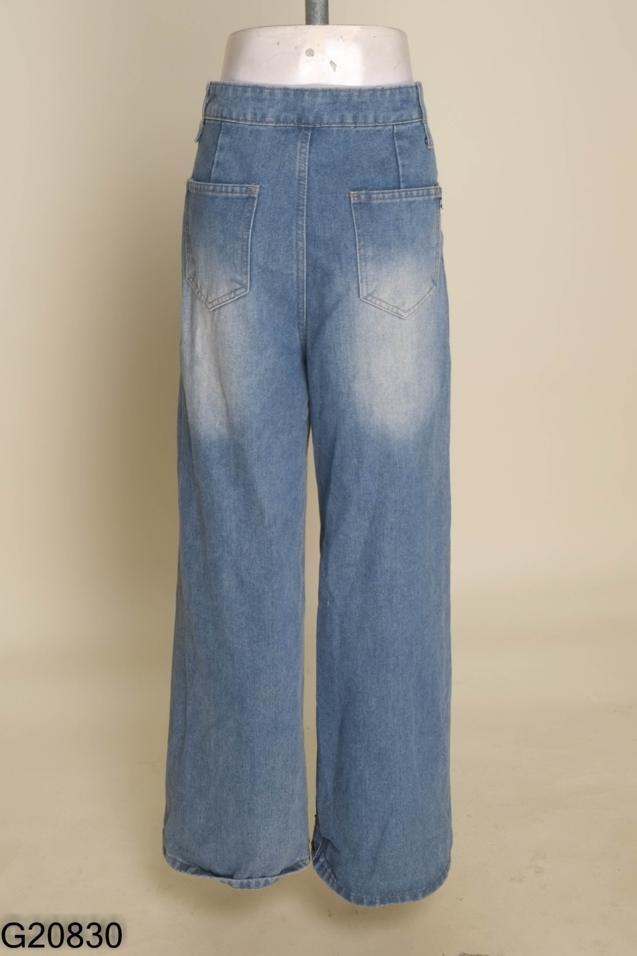 Quần jeans xanh gân giữa