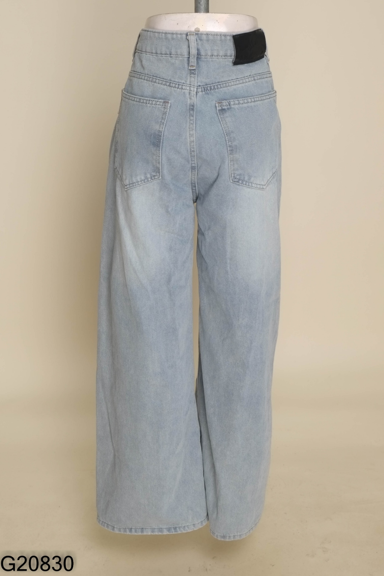 Quần jeans suông xanh ống rộng
