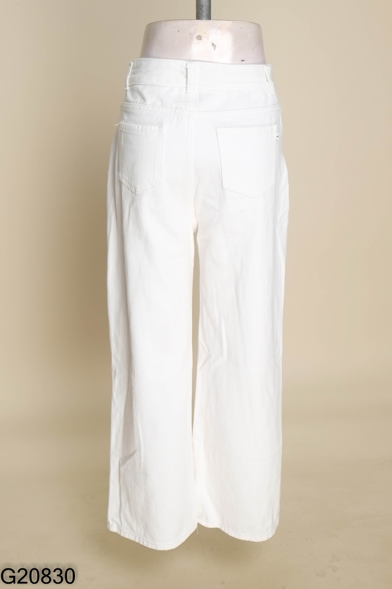 Quần jeans suông trắng