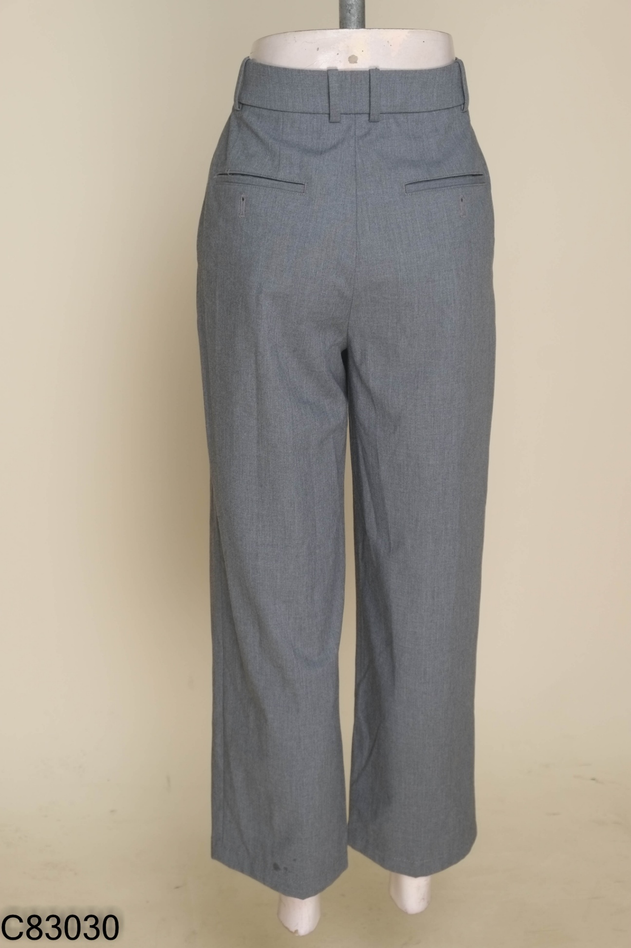 Quần UNIQLO xám trơn