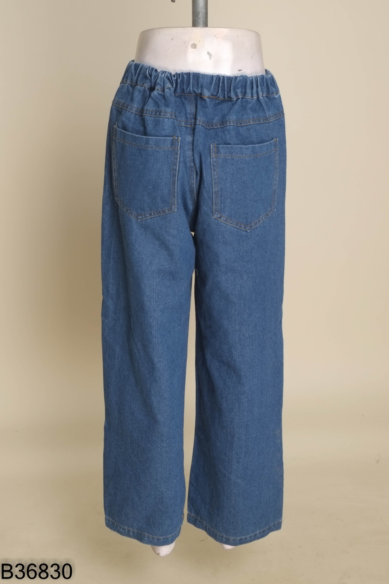 Quần jeans xanh ống suông