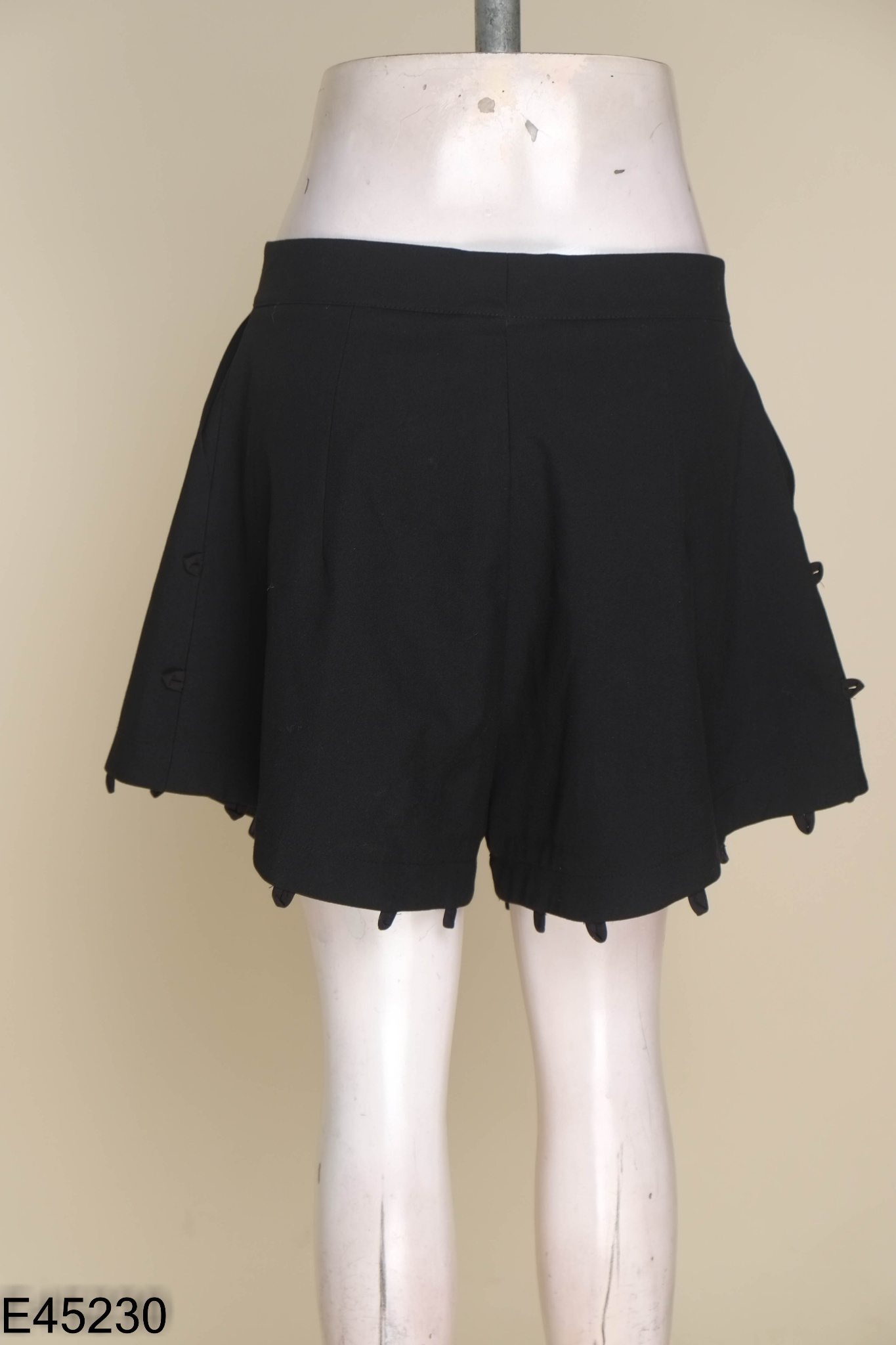 Quần shorts TU BY CATU đen viền