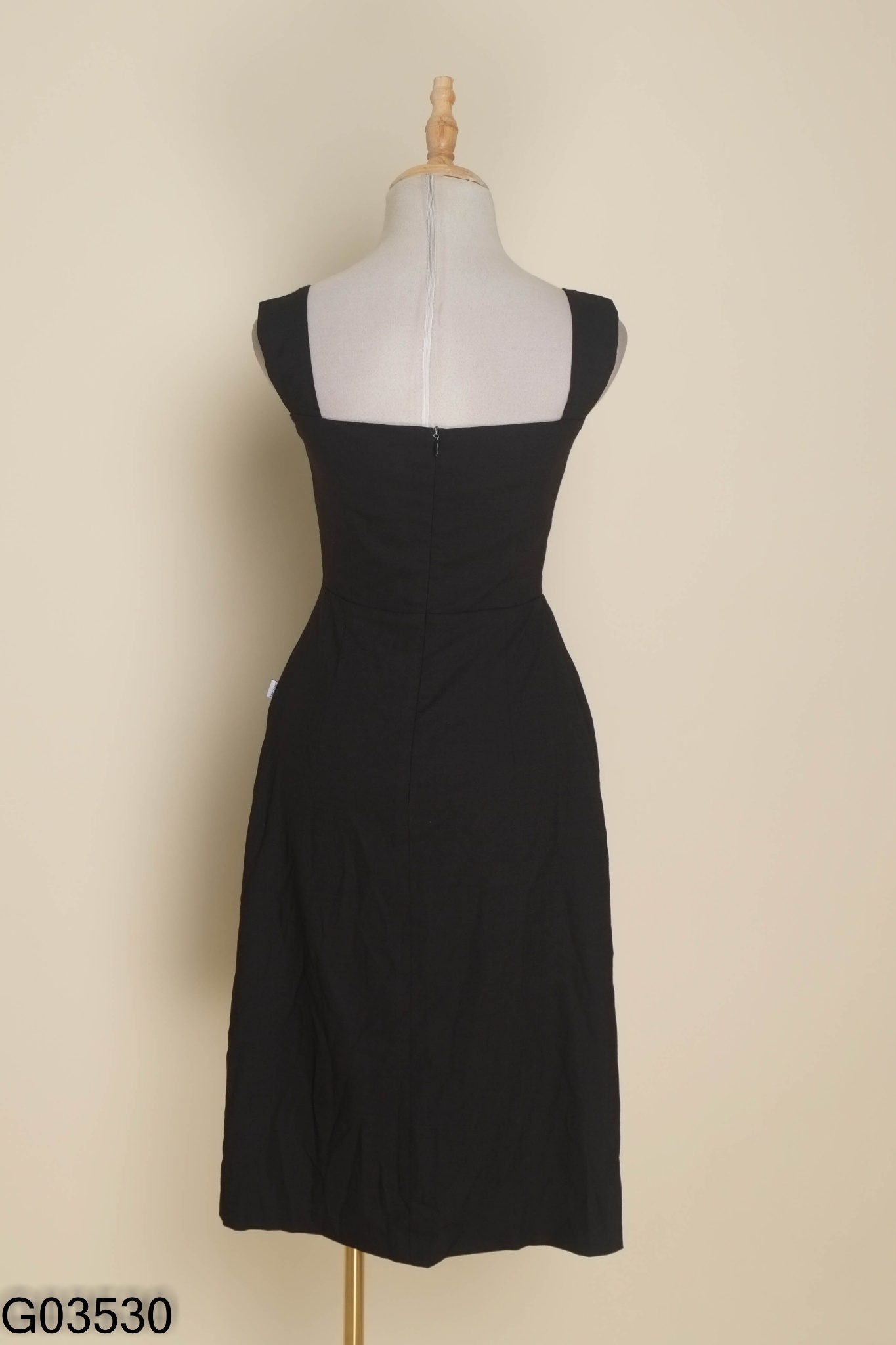 Váy D.CHIC đen phối cúc